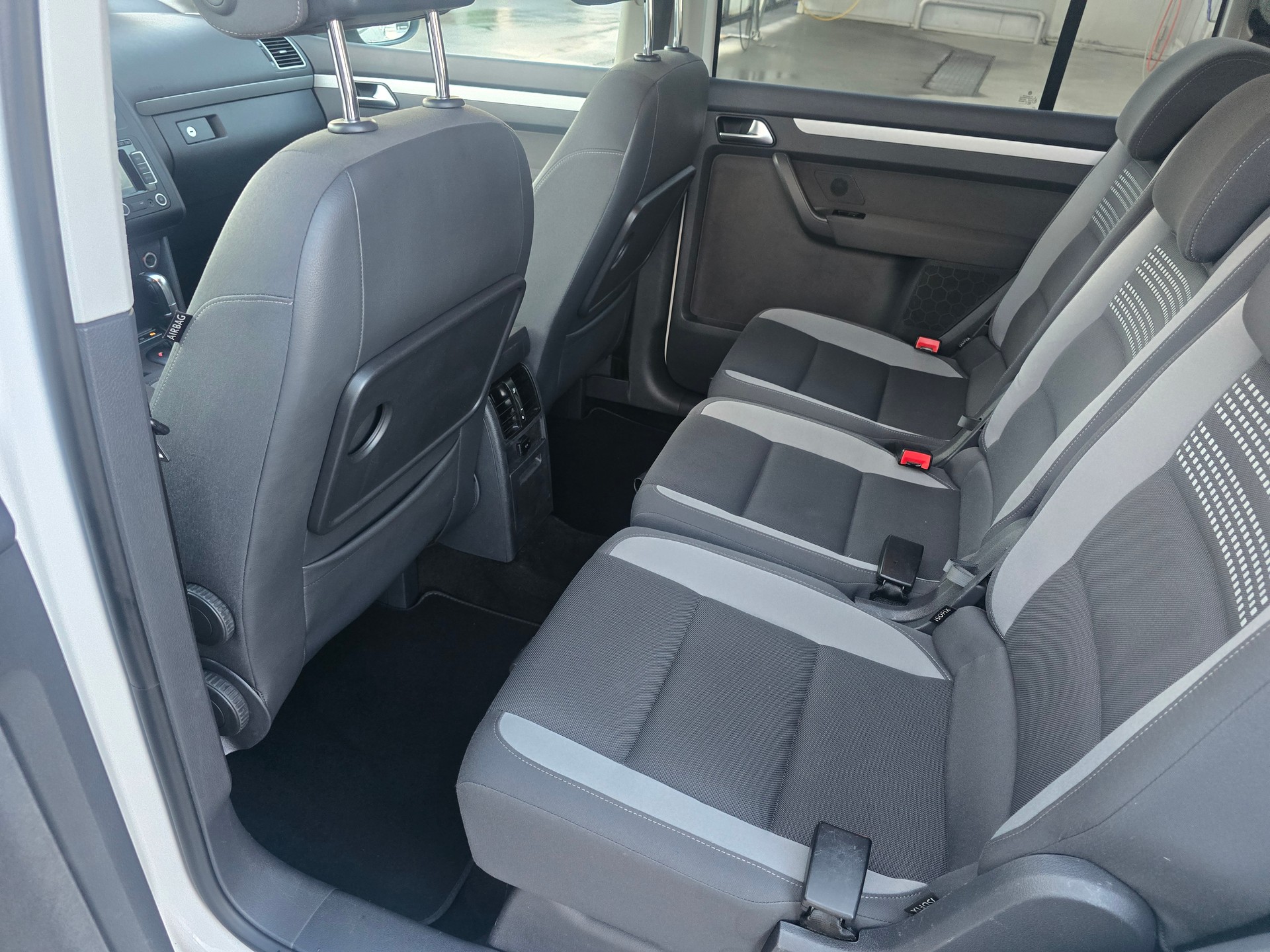 VW Touran 1.6 TDI BMT Comfortline DSG*TOP-ZUSTAND*Frisch ab Service*TOP Ausstattung*ZAHNRIEMEN FRISCH GEWCHSELT-image-6