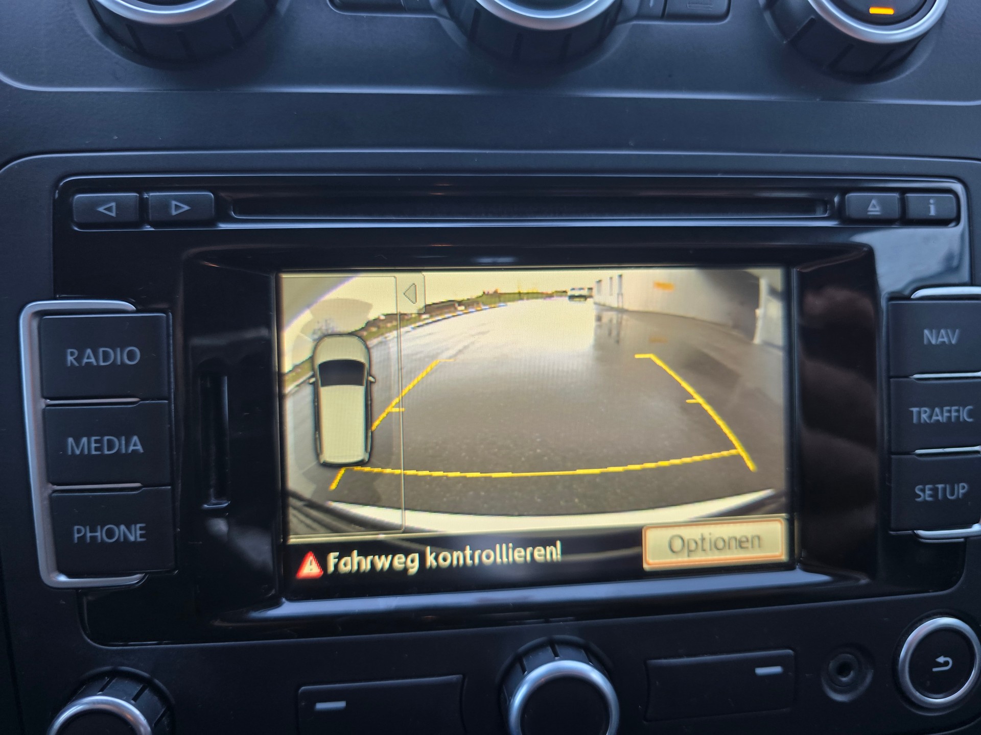 VW Touran 1.6 TDI BMT Comfortline DSG*TOP-ZUSTAND*Frisch ab Service*TOP Ausstattung*ZAHNRIEMEN FRISCH GEWCHSELT-image-13