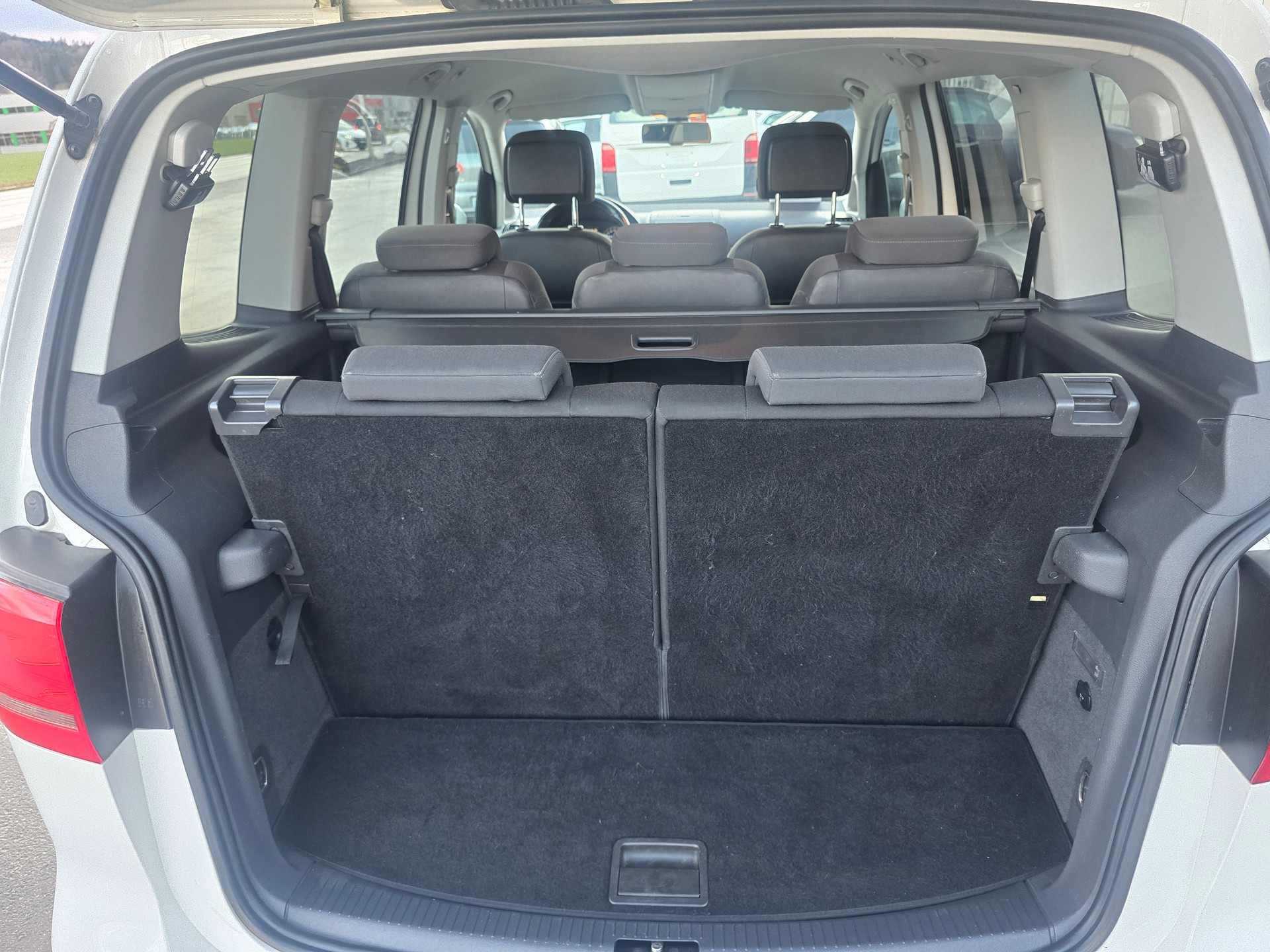 VW Touran 1.6 TDI BMT Comfortline DSG*TOP-ZUSTAND*Frisch ab Service*TOP Ausstattung*ZAHNRIEMEN FRISCH GEWCHSELT-image-7