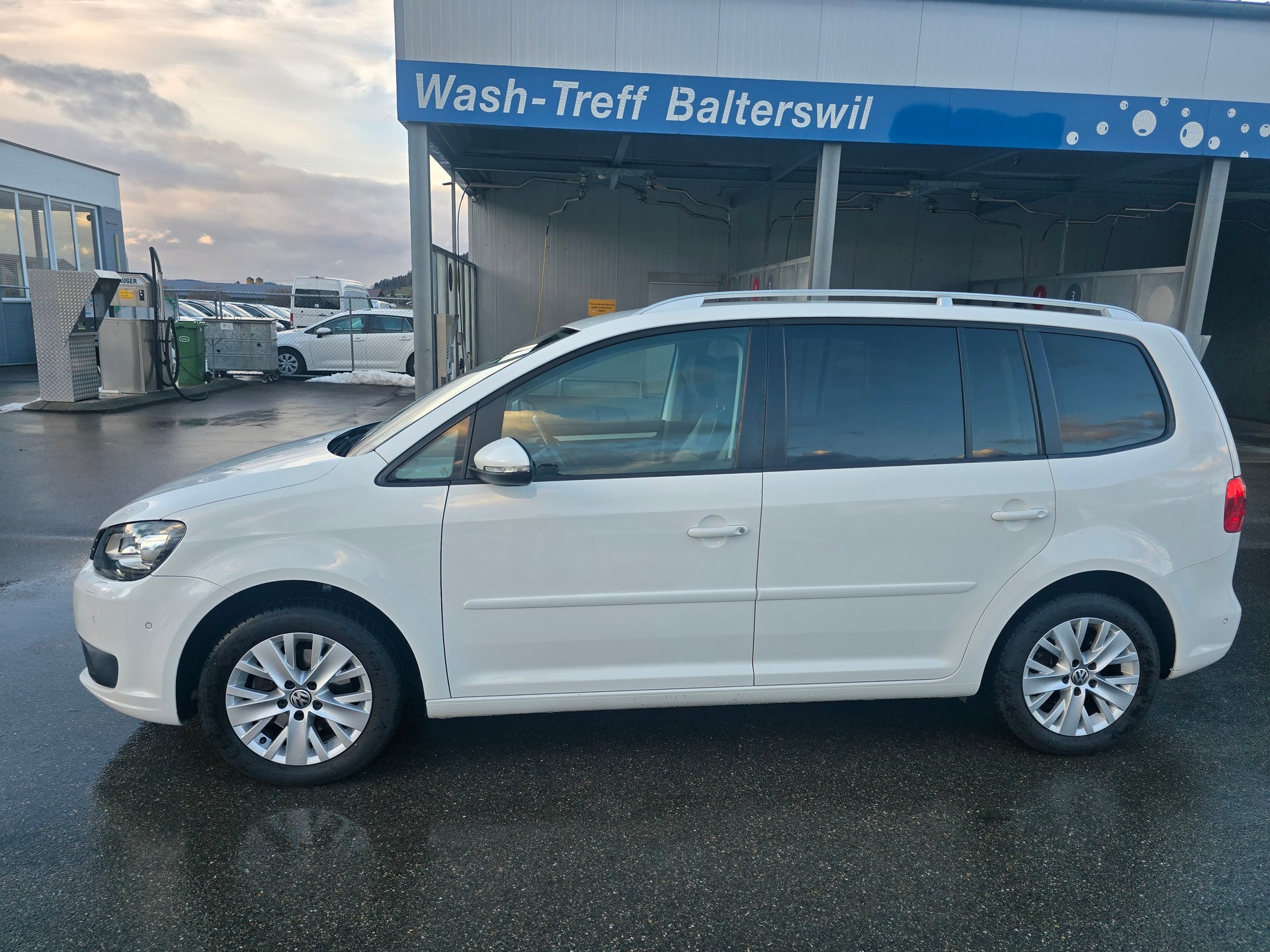 VW Touran 1.6 TDI BMT Comfortline DSG*TOP-ZUSTAND*Frisch ab Service*TOP Ausstattung*ZAHNRIEMEN FRISCH GEWCHSELT-image-1