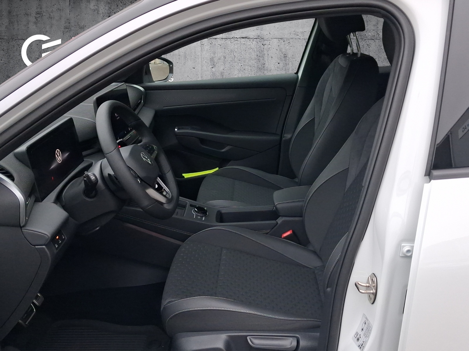 VW T-Roc 1.5 eTSI mHEV R-Line DSG-image-6