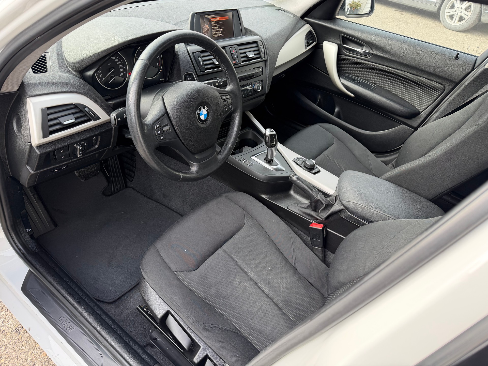 BMW 118d Steptronic-image-4