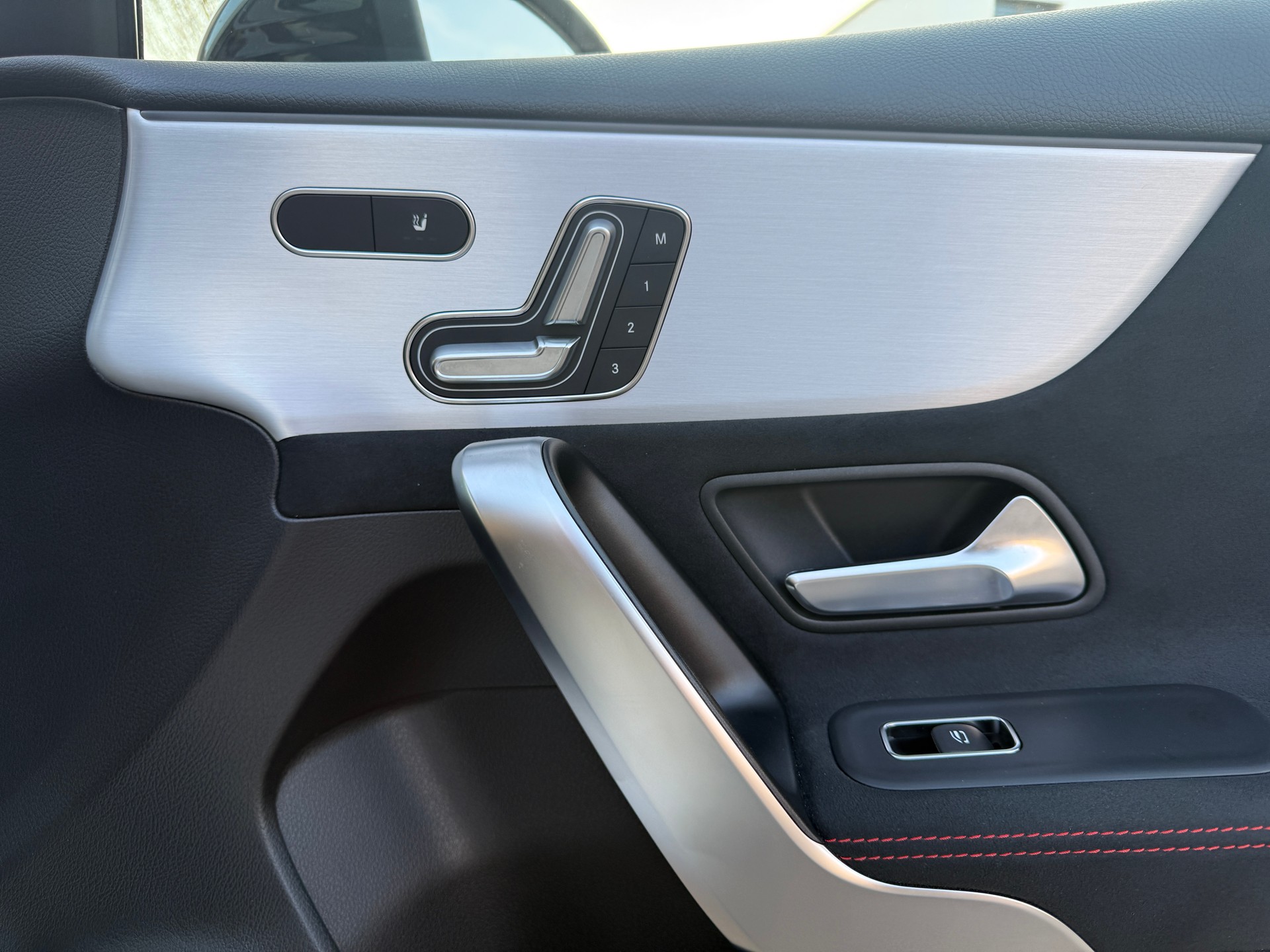 MERCEDES-BENZ A AMG 35 4MATIC 8G-DCT*EL. PANORAMA-GLASSCHIEBEDACH-image-15