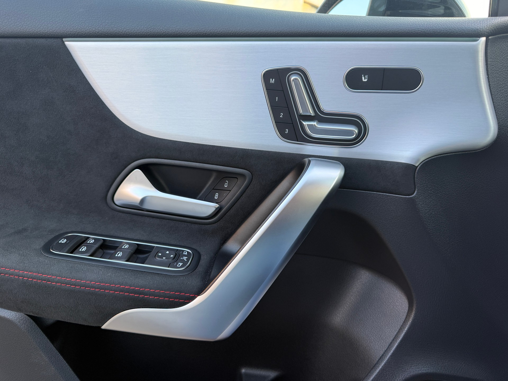 MERCEDES-BENZ A AMG 35 4MATIC 8G-DCT*EL. PANORAMA-GLASSCHIEBEDACH-image-14
