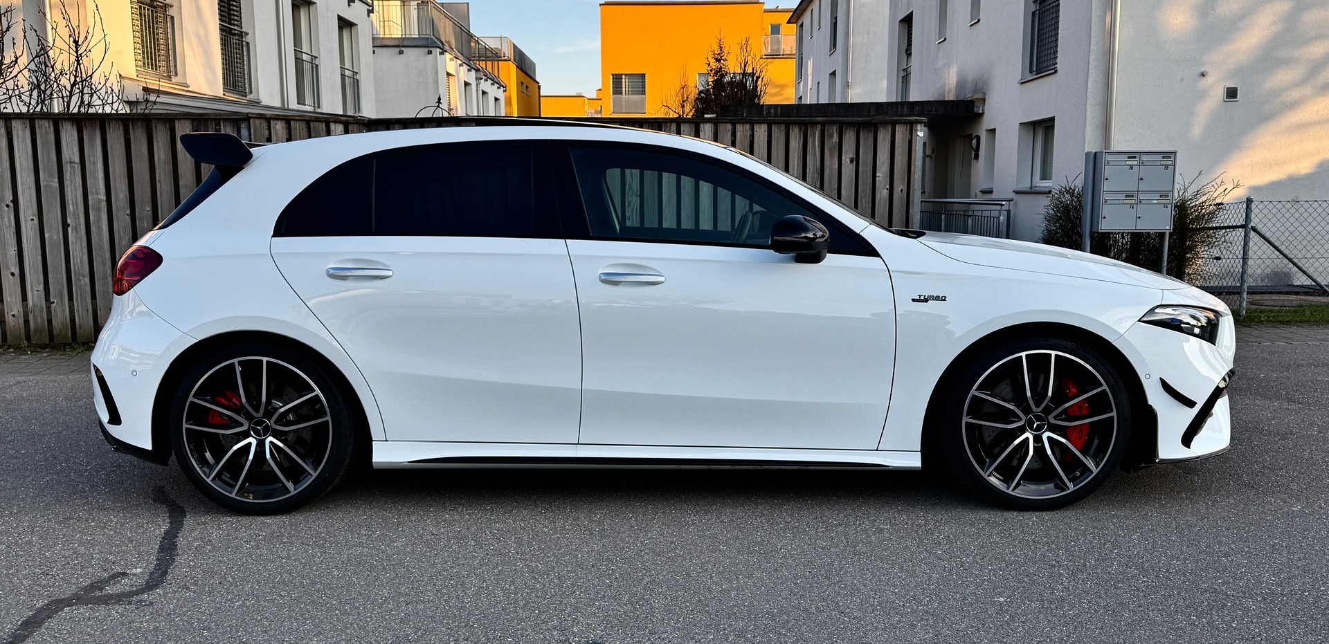 MERCEDES-BENZ A AMG 35 4MATIC 8G-DCT*EL. PANORAMA-GLASSCHIEBEDACH-image-7