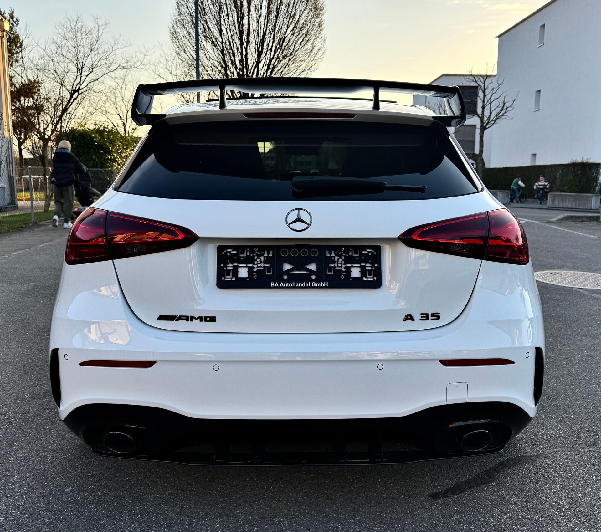 MERCEDES-BENZ A AMG 35 4MATIC 8G-DCT*EL. PANORAMA-GLASSCHIEBEDACH-image-4