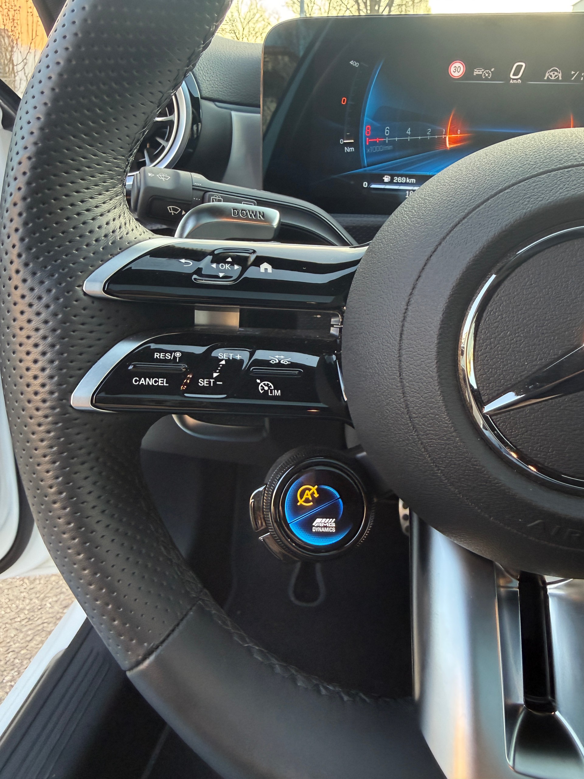 MERCEDES-BENZ A AMG 35 4MATIC 8G-DCT*EL. PANORAMA-GLASSCHIEBEDACH-image-11