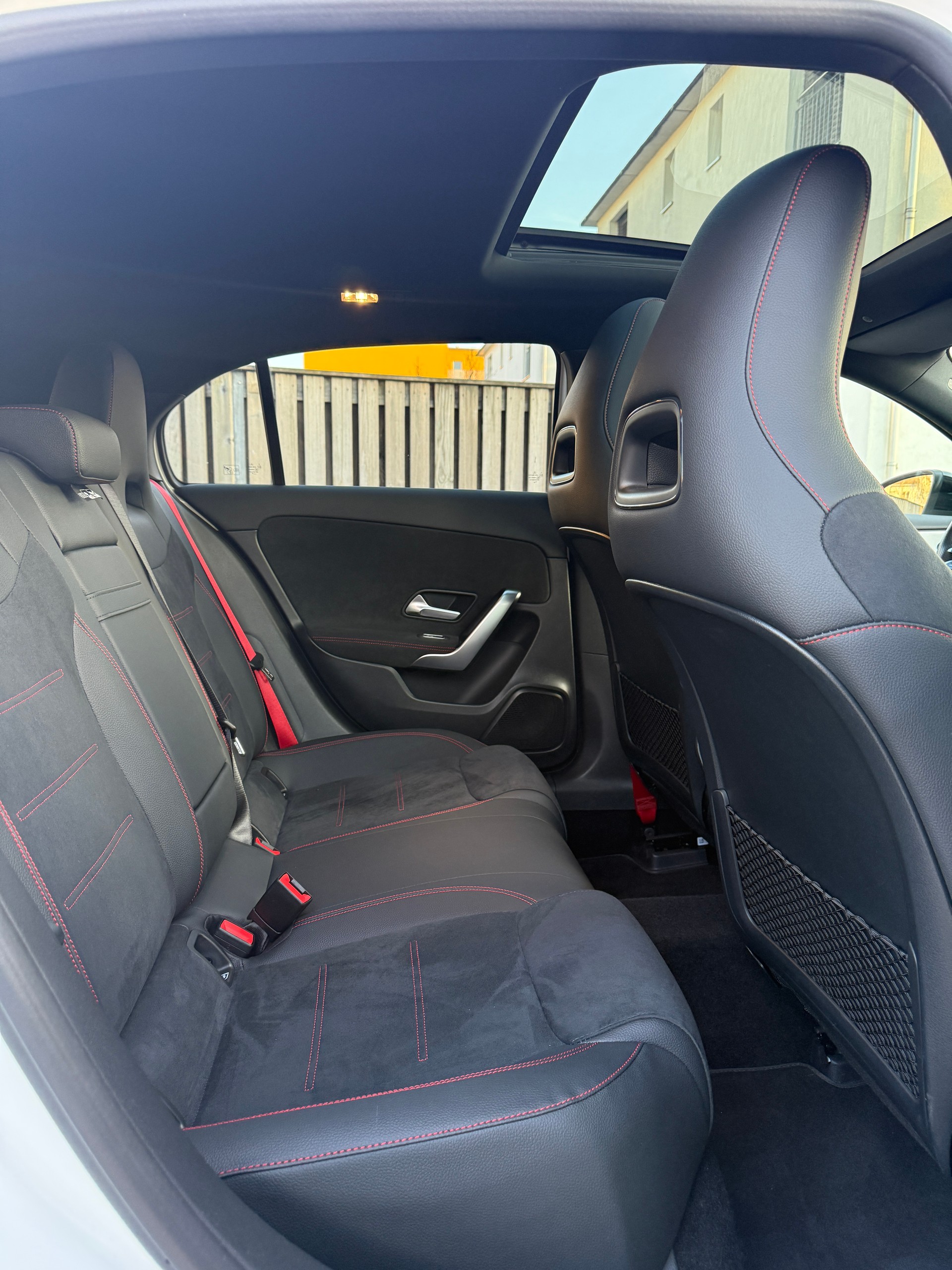 MERCEDES-BENZ A AMG 35 4MATIC 8G-DCT*EL. PANORAMA-GLASSCHIEBEDACH-image-18