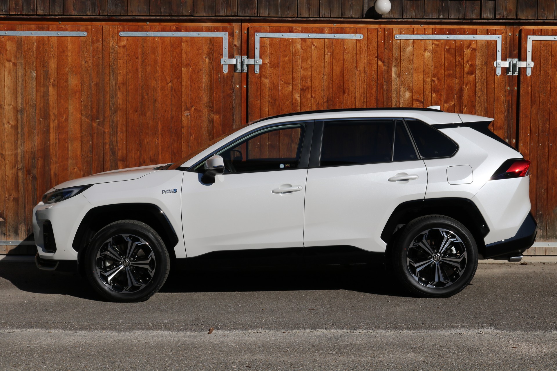 SUZUKI Across 2.5 Plug-in-Hybrid Compact Top-showroom-element-1