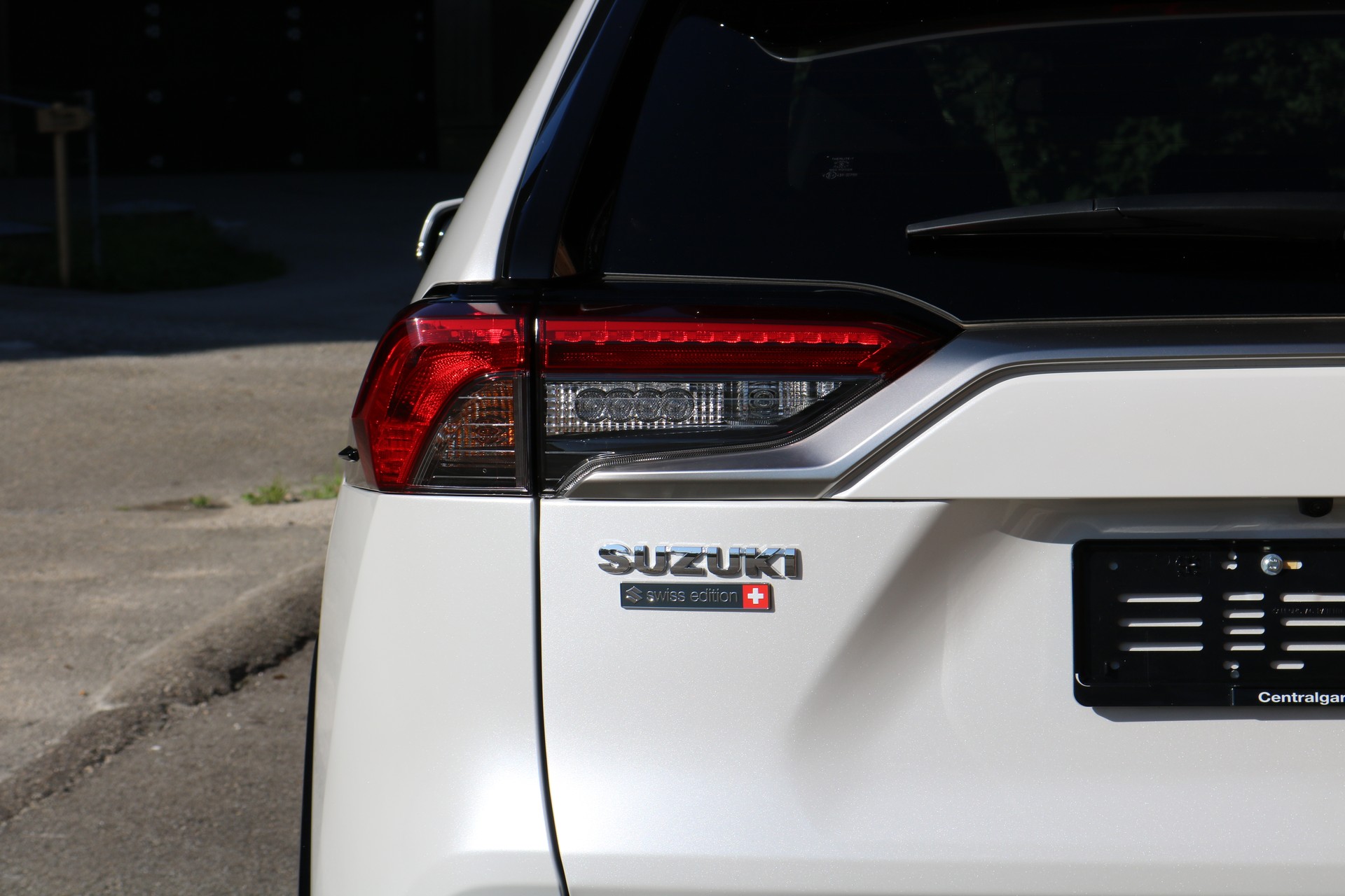 SUZUKI Across 2.5 Plug-in-Hybrid Compact Top-image-16