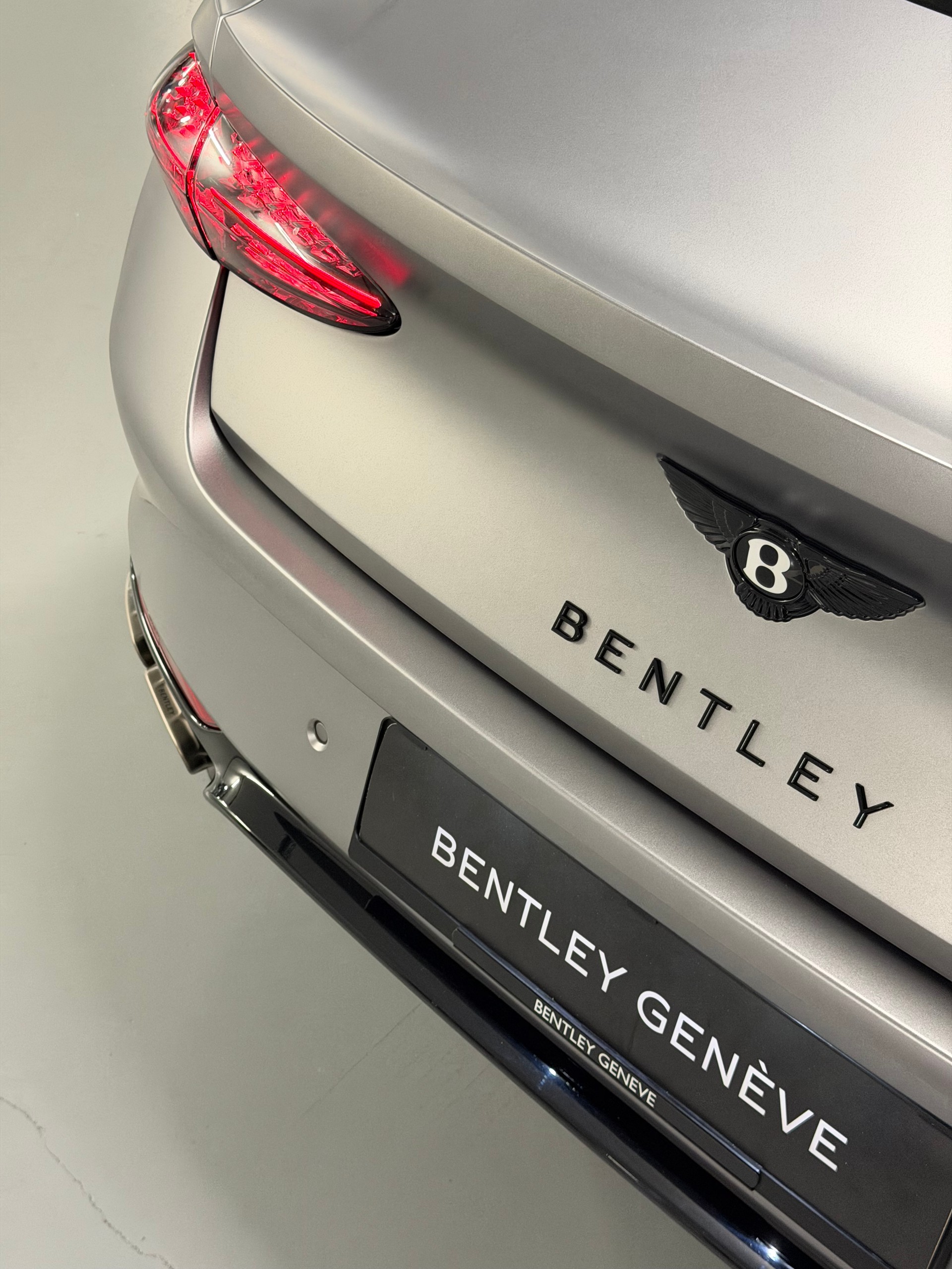 BENTLEY Continental GT 4.0 V8 PHEV S-image-22