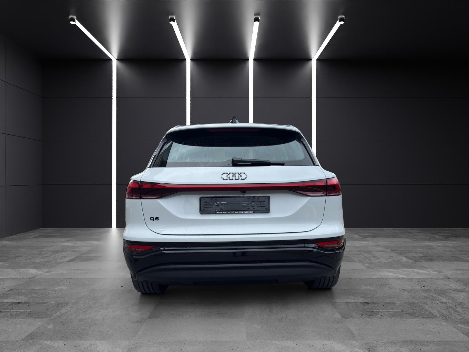 AUDI Q6 e-tron quattro-showroom-element-3