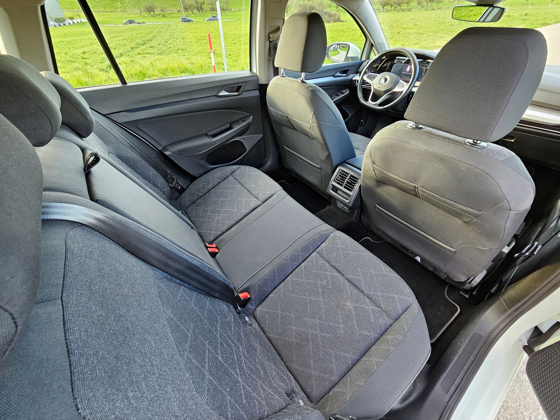 VW Golf Variant 2.0 TDI Life DSG-image-14