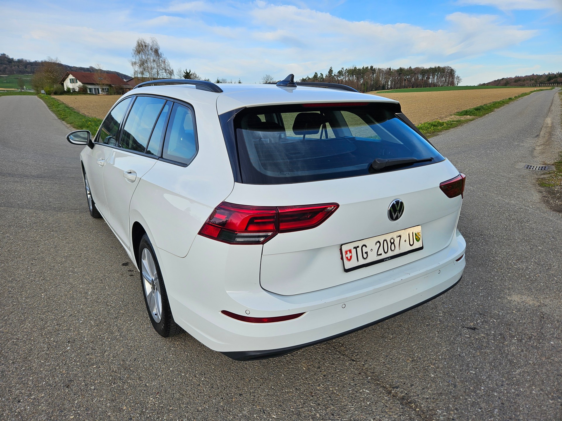 VW Golf Variant 2.0 TDI Life DSG-image-11