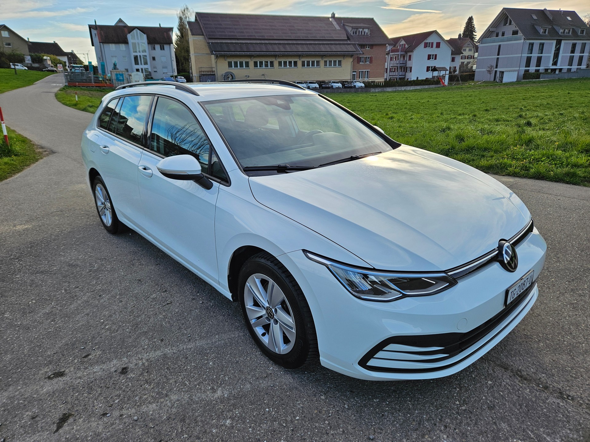 VW Golf Variant 2.0 TDI Life DSG-showroom-element-1