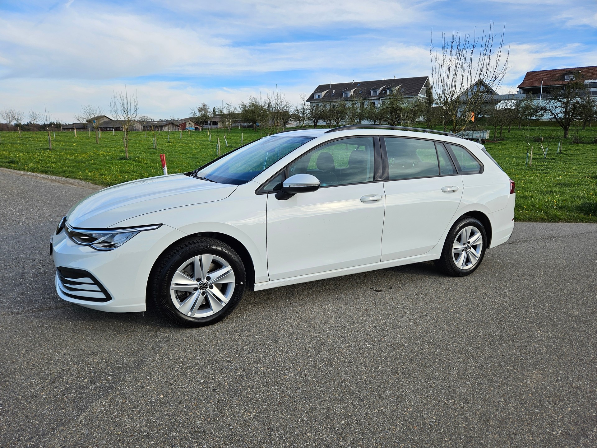 VW Golf Variant 2.0 TDI Life DSG-showroom-element-2