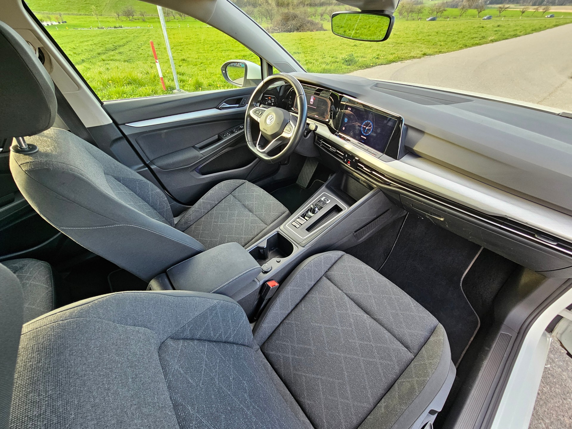 VW Golf Variant 2.0 TDI Life DSG-image-13