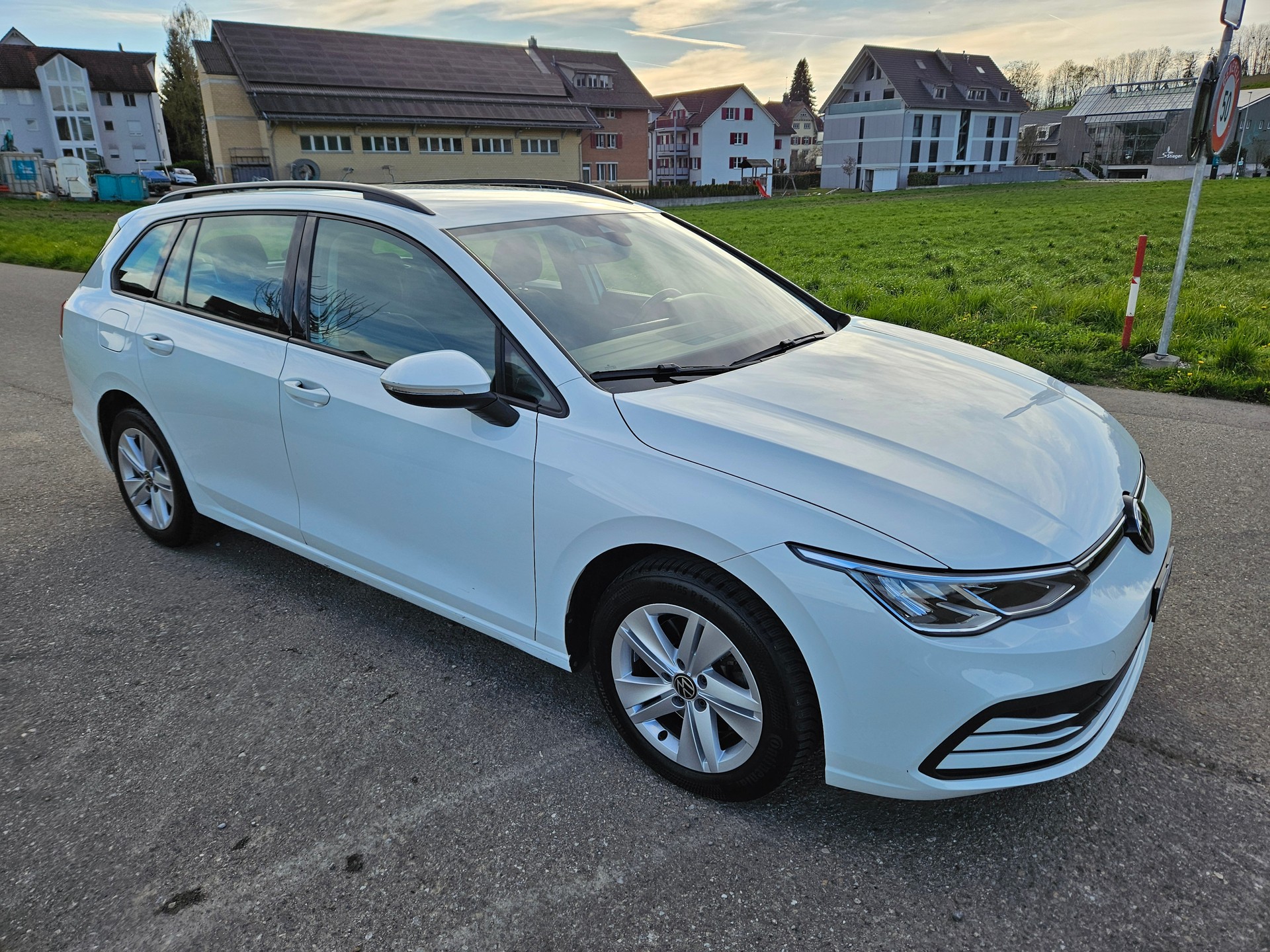 VW Golf Variant 2.0 TDI Life DSG-image-7