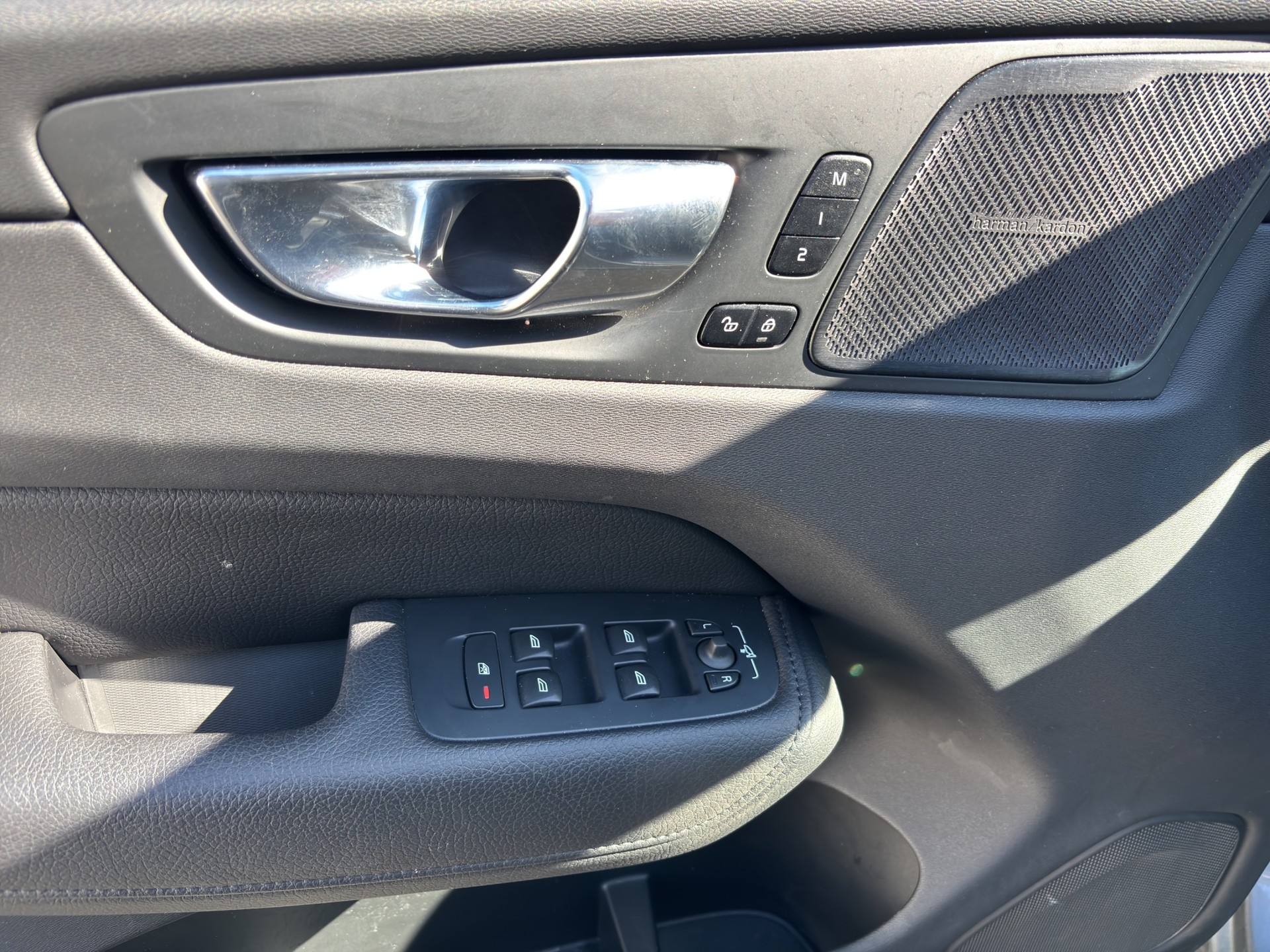 VOLVO XC60 T8 eAWD Inscription Expression Geartronic-image-17