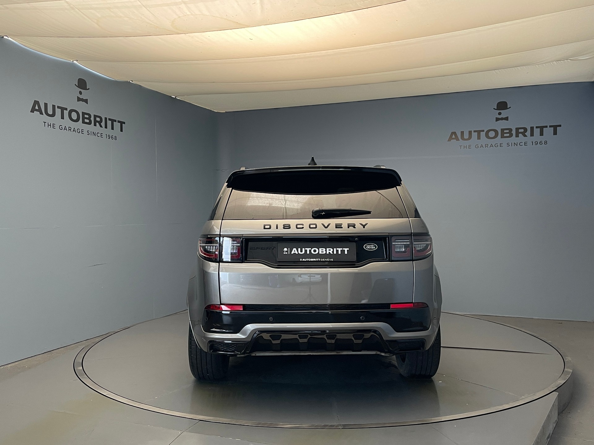 LAND ROVER Discovery Sport 2.0 Si4 R-Dynamic SE-image-4