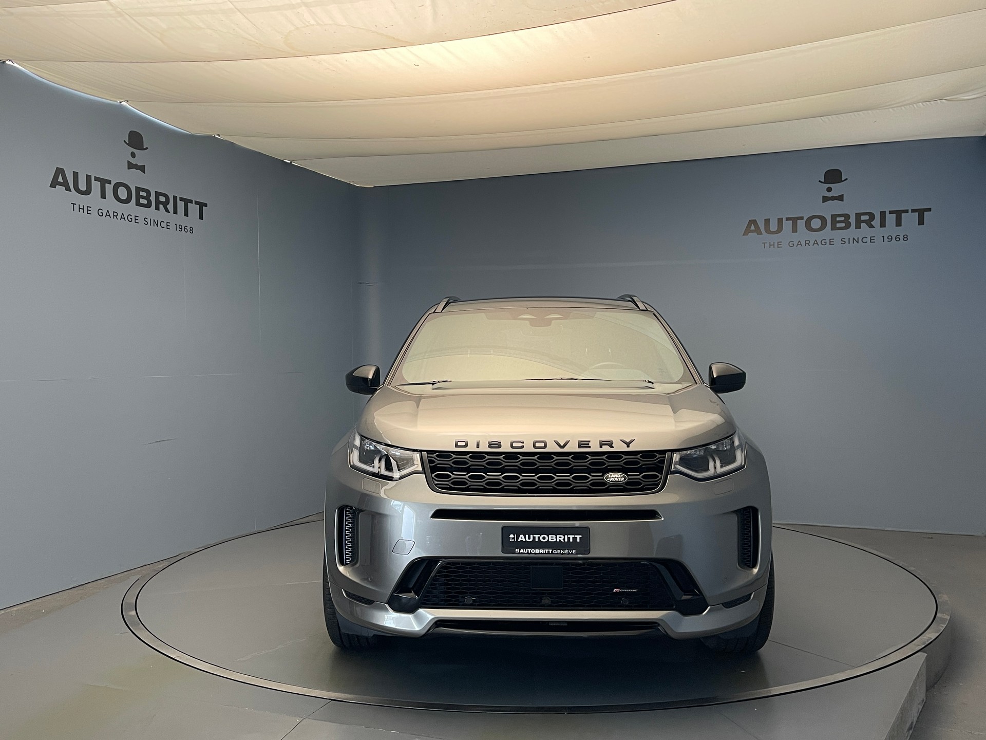 LAND ROVER Discovery Sport 2.0 Si4 R-Dynamic SE-showroom-element-1