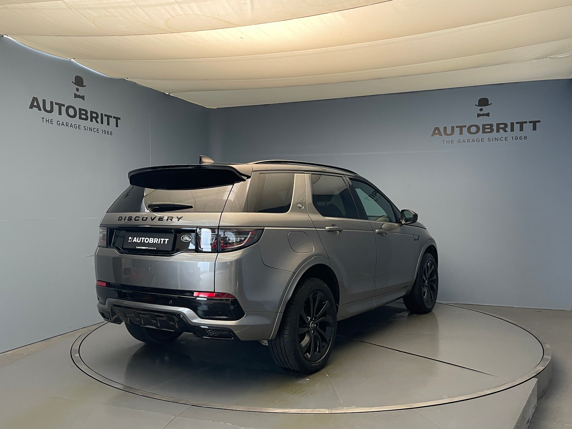 LAND ROVER Discovery Sport 2.0 Si4 R-Dynamic SE-showroom-element-3