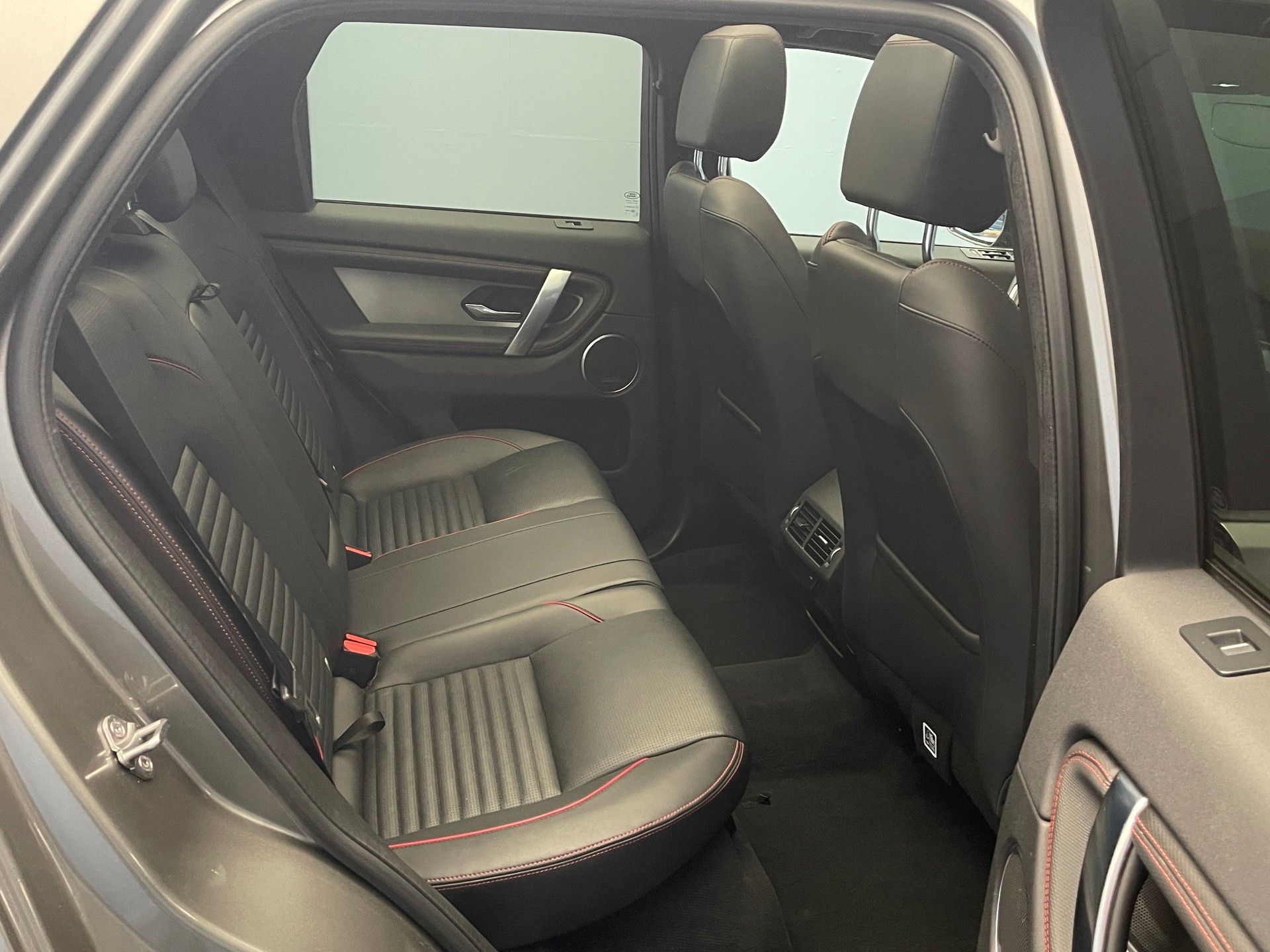 LAND ROVER Discovery Sport 2.0 Si4 R-Dynamic SE-image-9