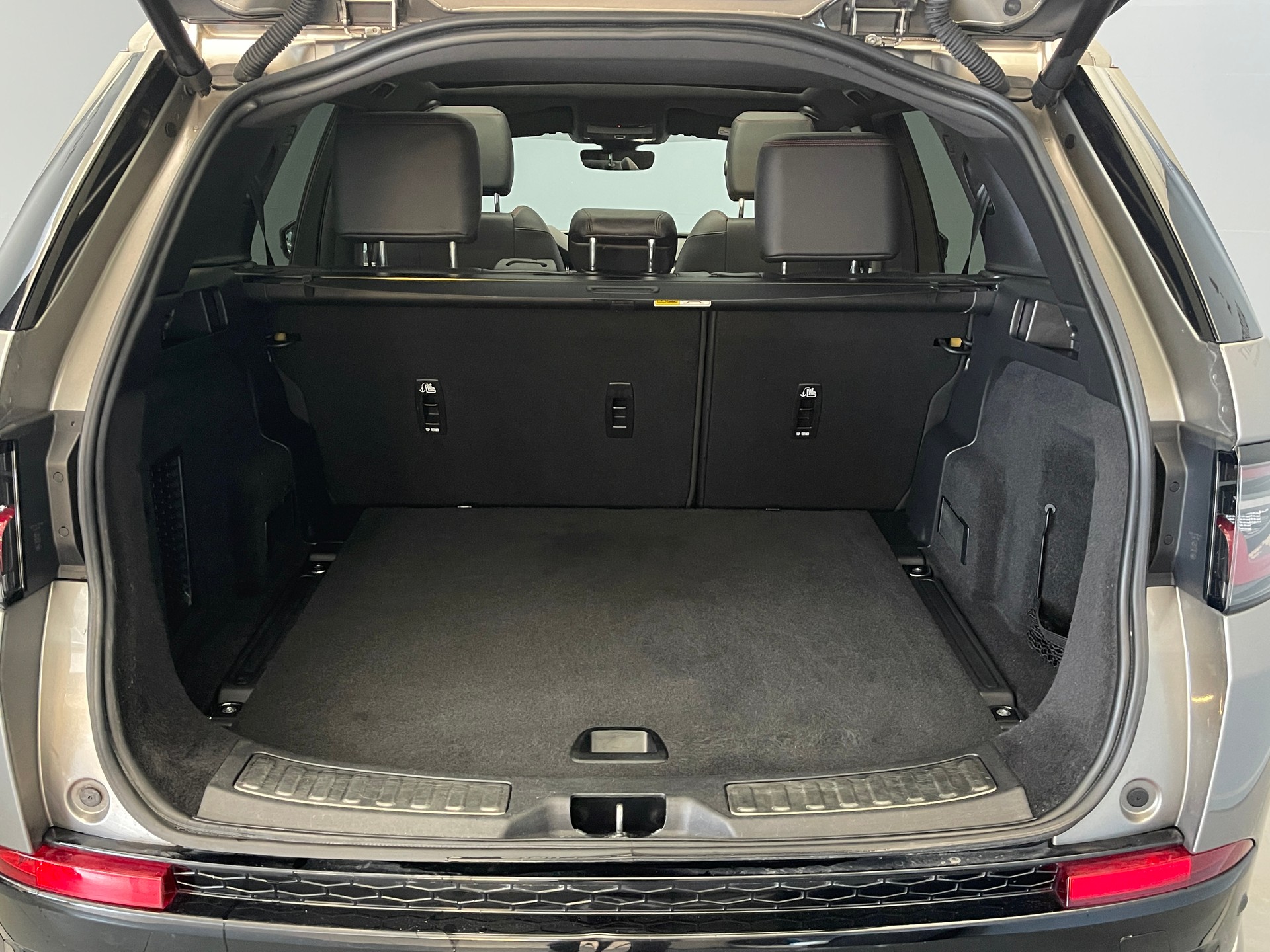 LAND ROVER Discovery Sport 2.0 Si4 R-Dynamic SE-image-12