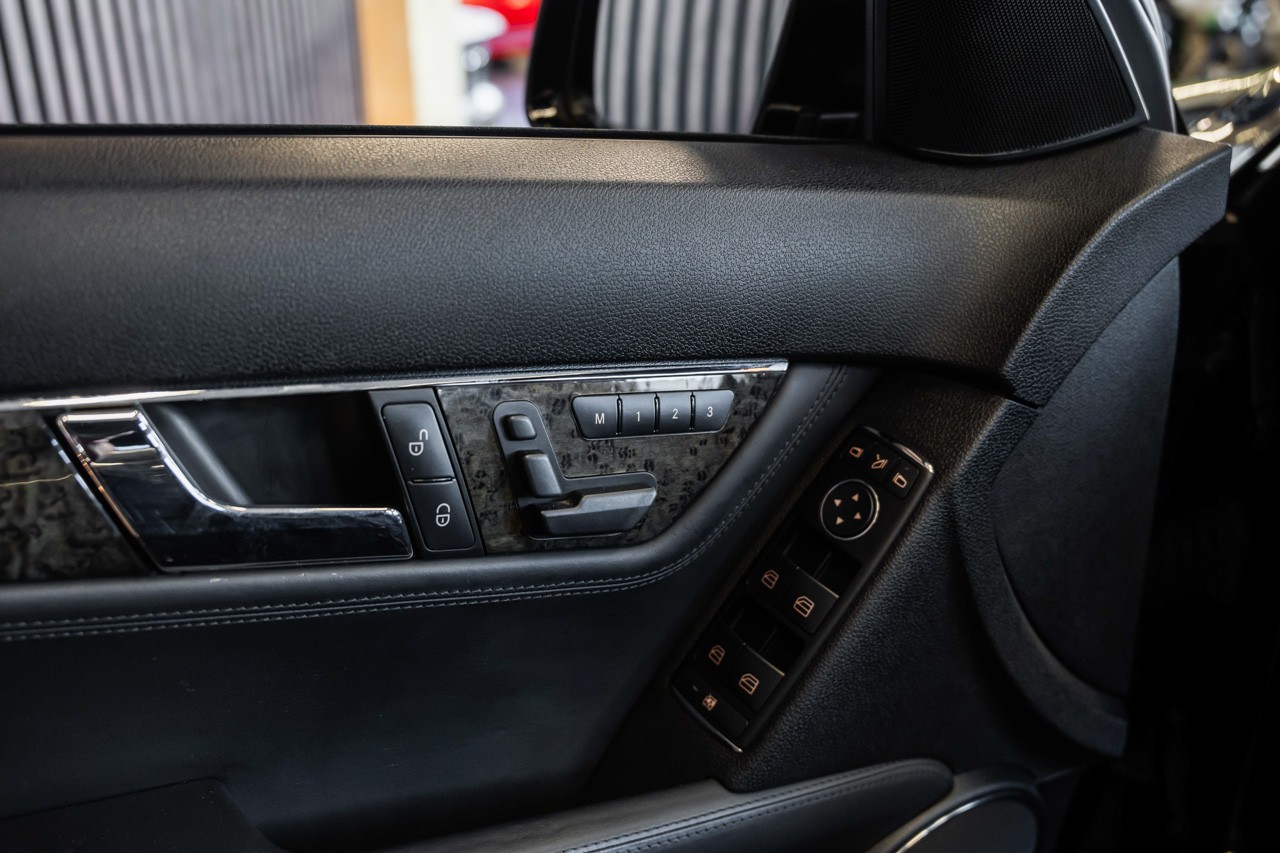 MERCEDES-BENZ C 63 AMG Avantgarde 7G-Tronic-image-26