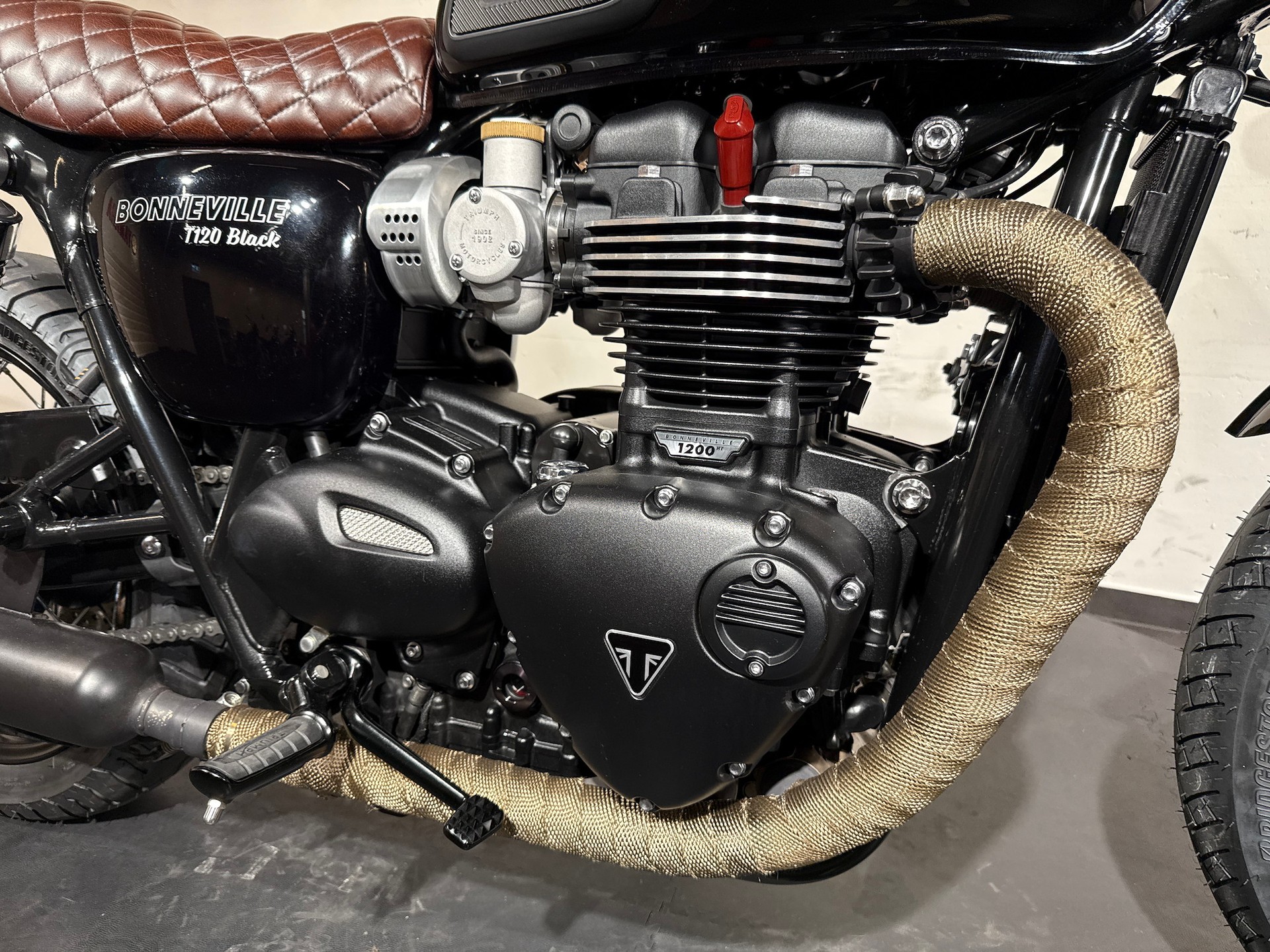 TRIUMPH Bonneville 1200i T120-image-12