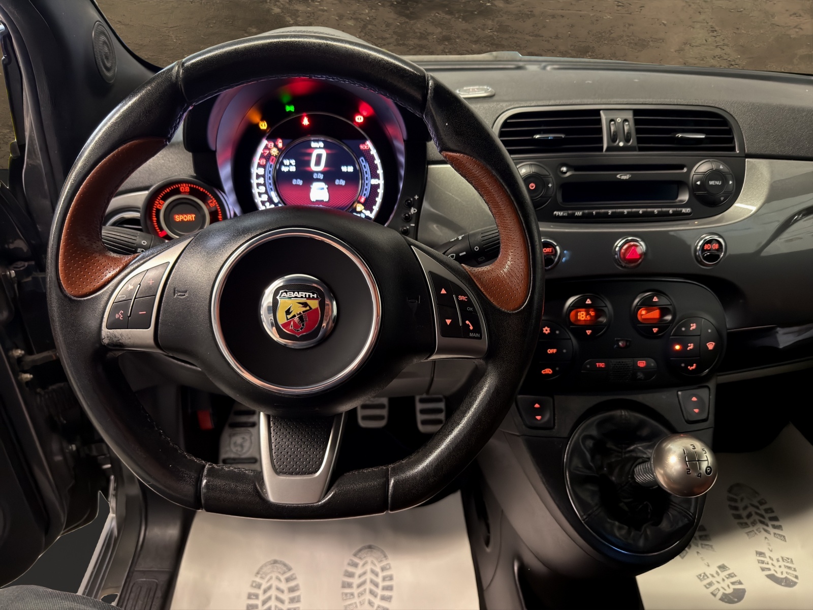 FIAT 595 1.4 16V Turbo Abarth Turismo-image-9