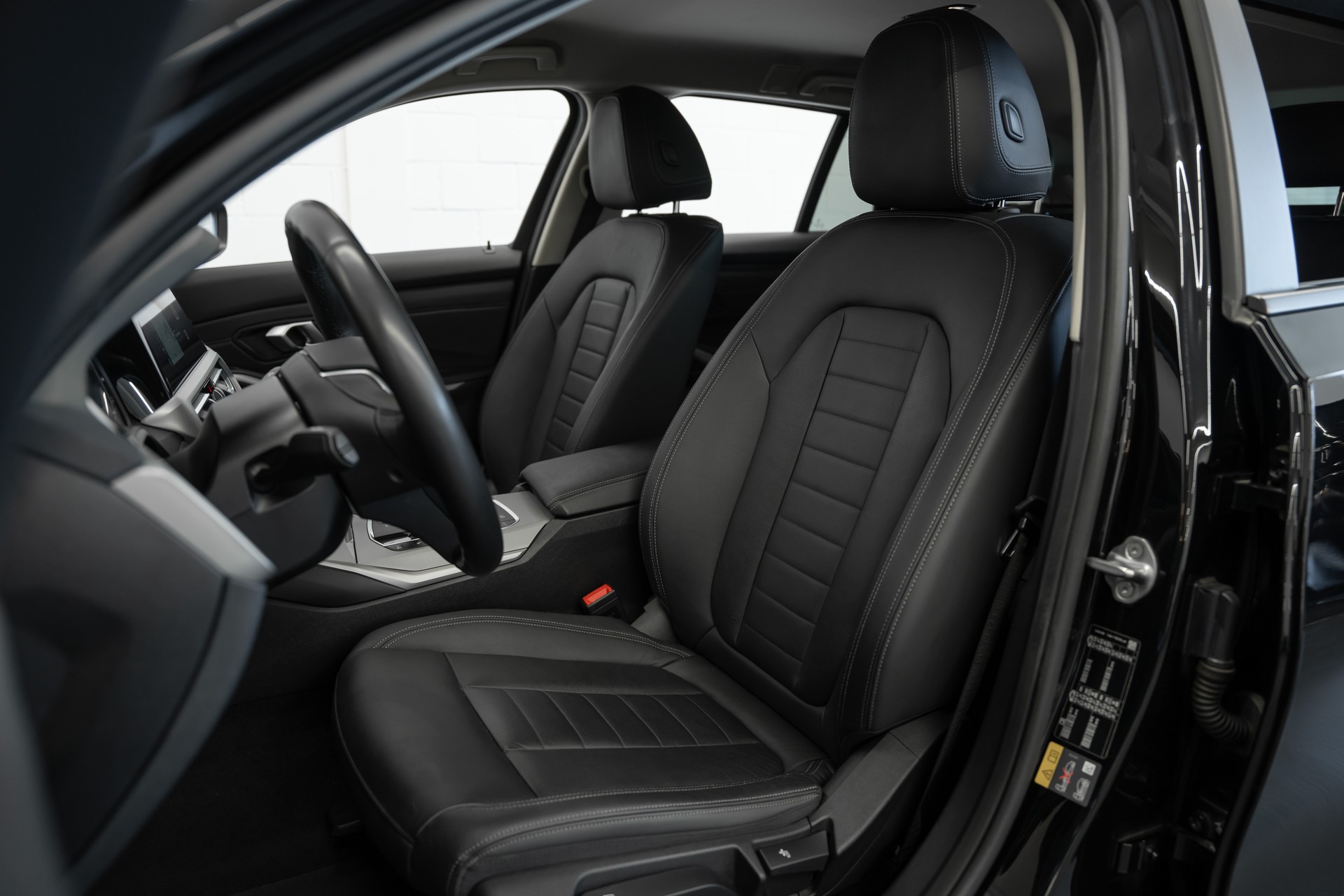 BMW 330e xDrive Touring Sport Line Steptronic-image-10