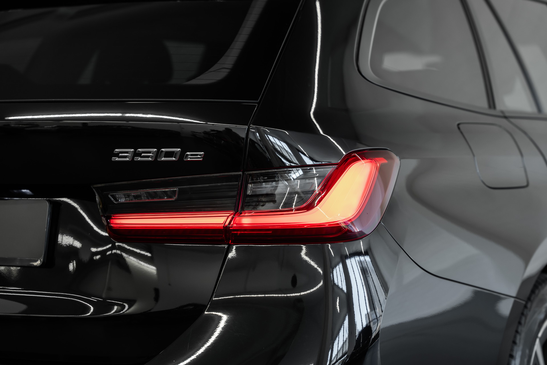 BMW 330e xDrive Touring Sport Line Steptronic-image-8