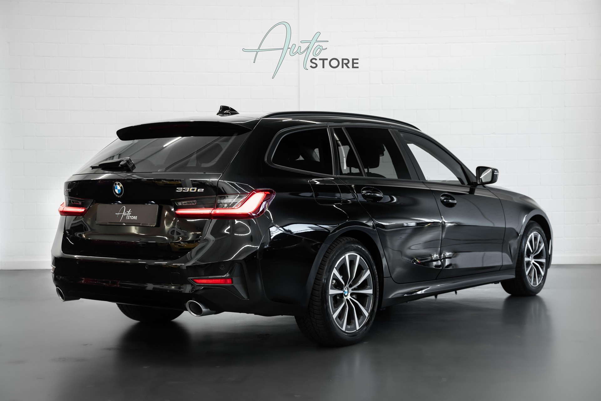 BMW 330e xDrive Touring Sport Line Steptronic-showroom-element-1