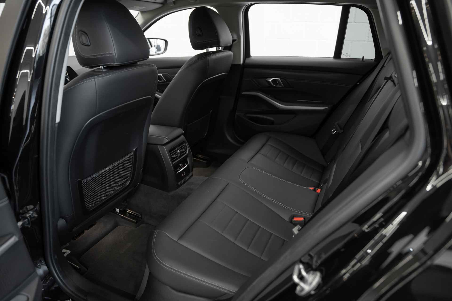 BMW 330e xDrive Touring Sport Line Steptronic-image-11