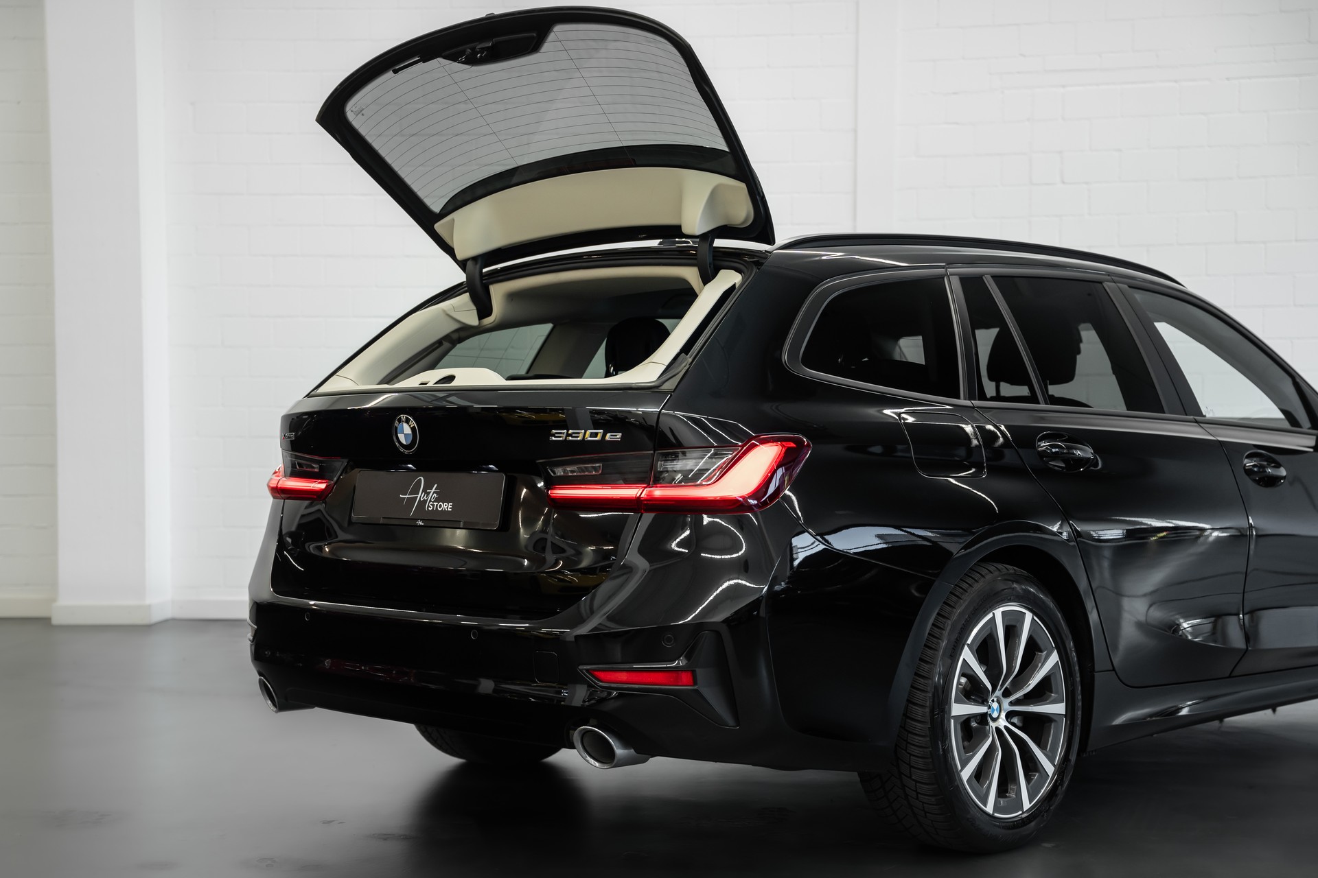 BMW 330e xDrive Touring Sport Line Steptronic-image-6
