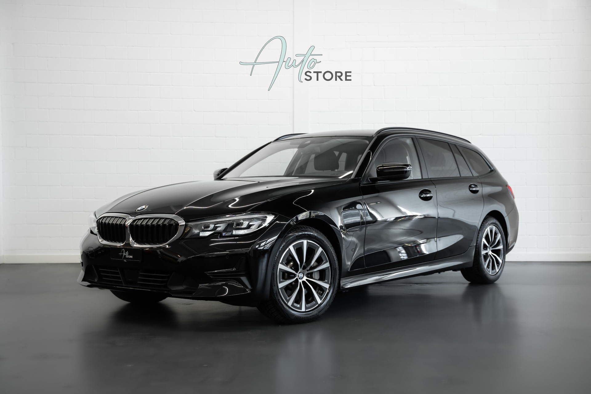 BMW 330e xDrive Touring Sport Line Steptronic
