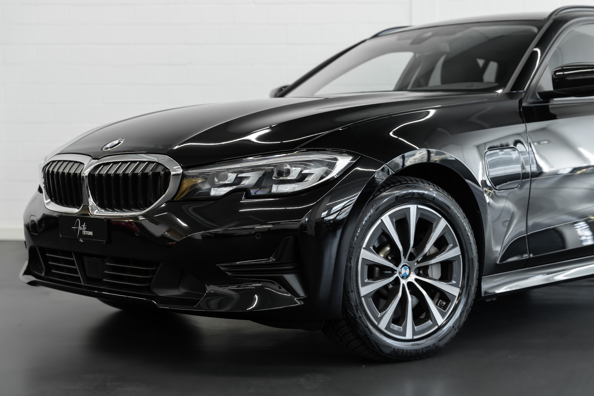 BMW 330e xDrive Touring Sport Line Steptronic-showroom-element-3