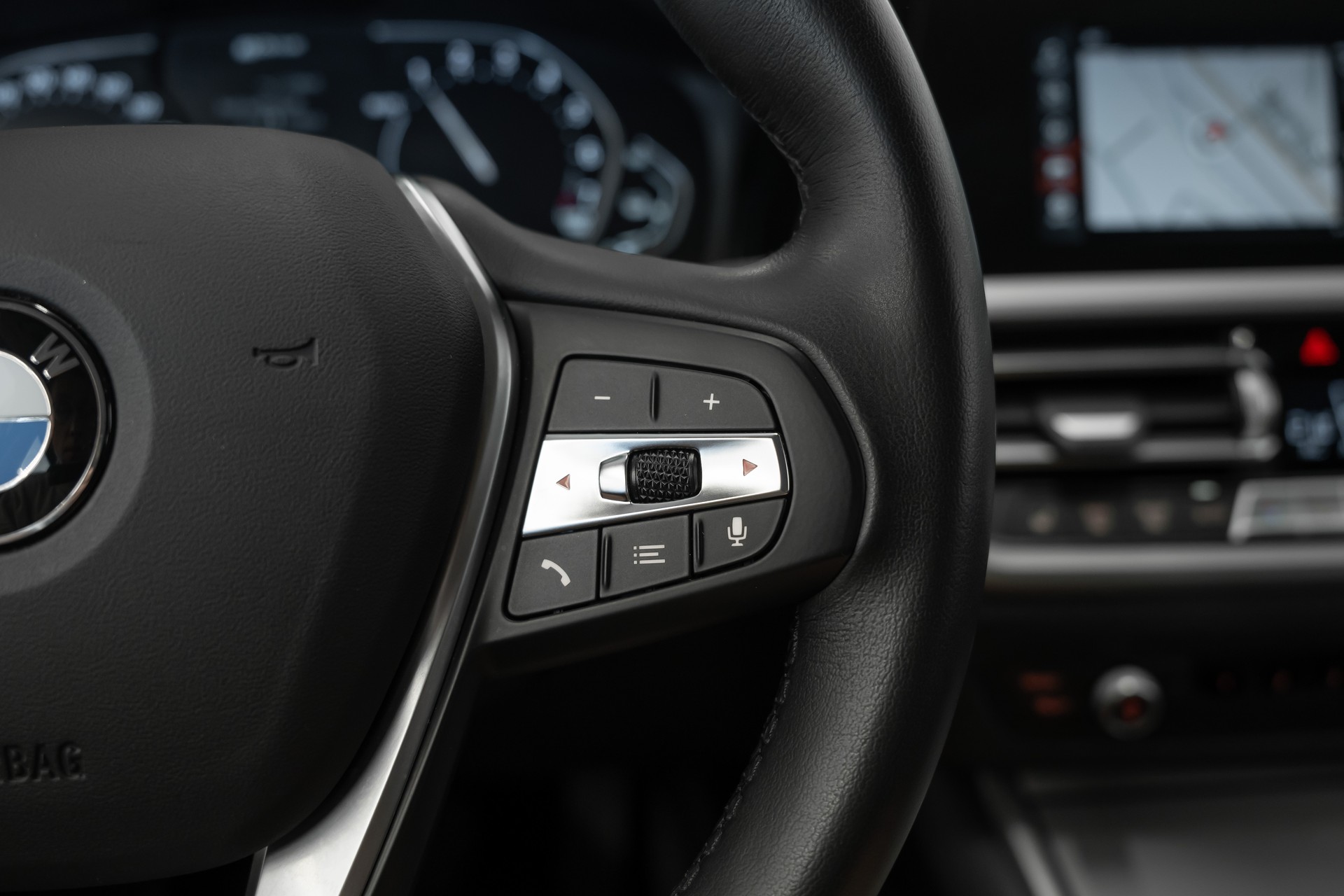 BMW 330e xDrive Touring Sport Line Steptronic-image-17