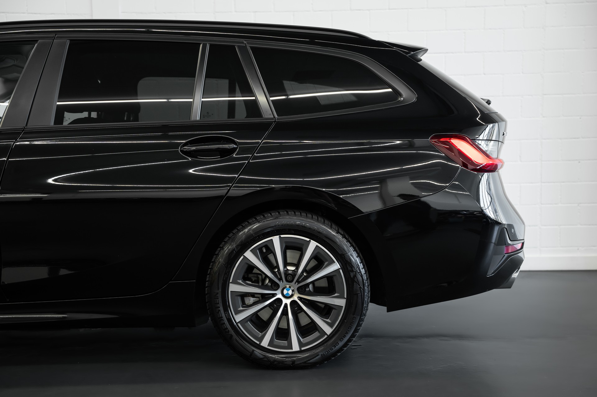 BMW 330e xDrive Touring Sport Line Steptronic-image-13