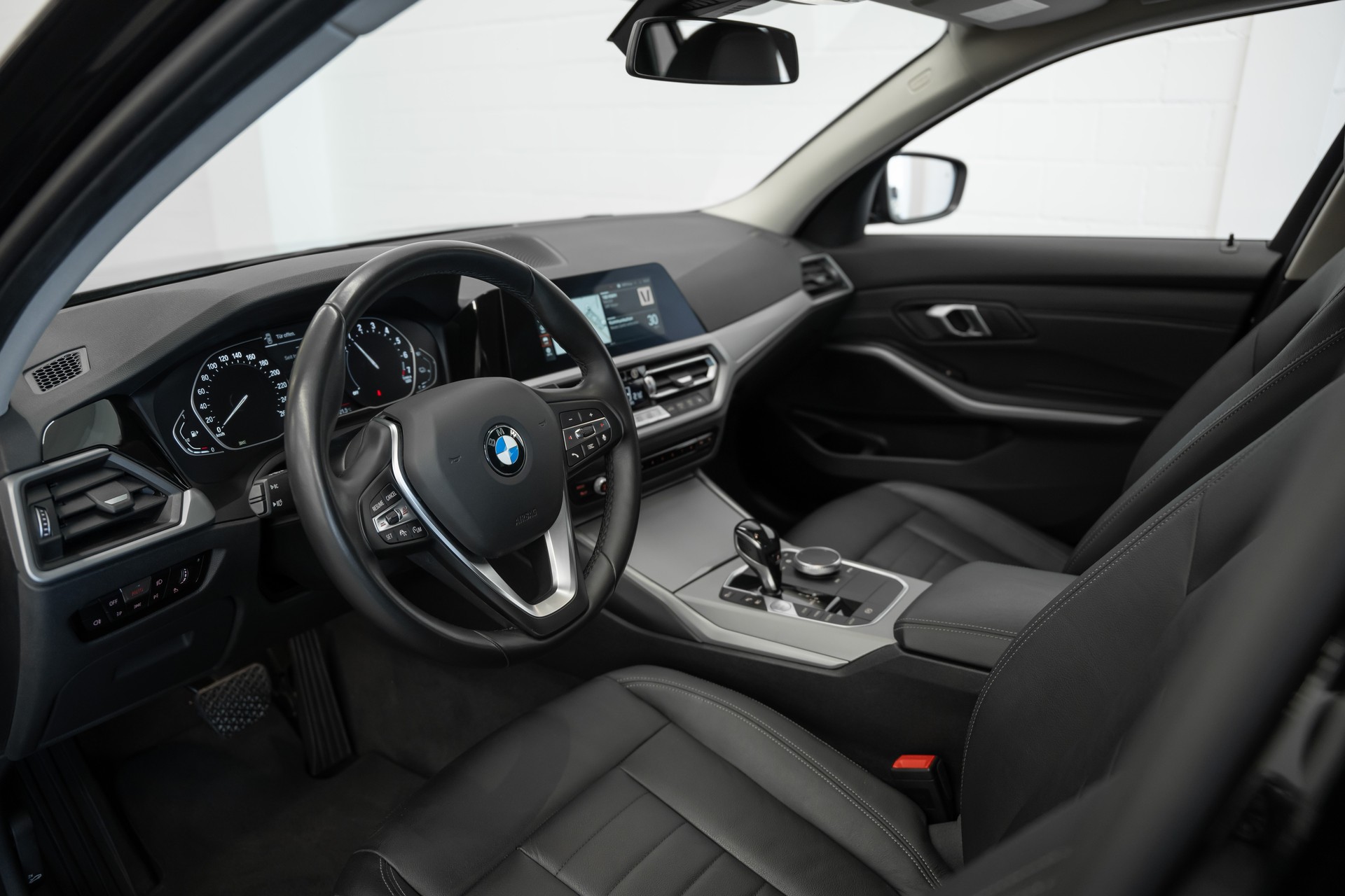 BMW 330e xDrive Touring Sport Line Steptronic-image-9