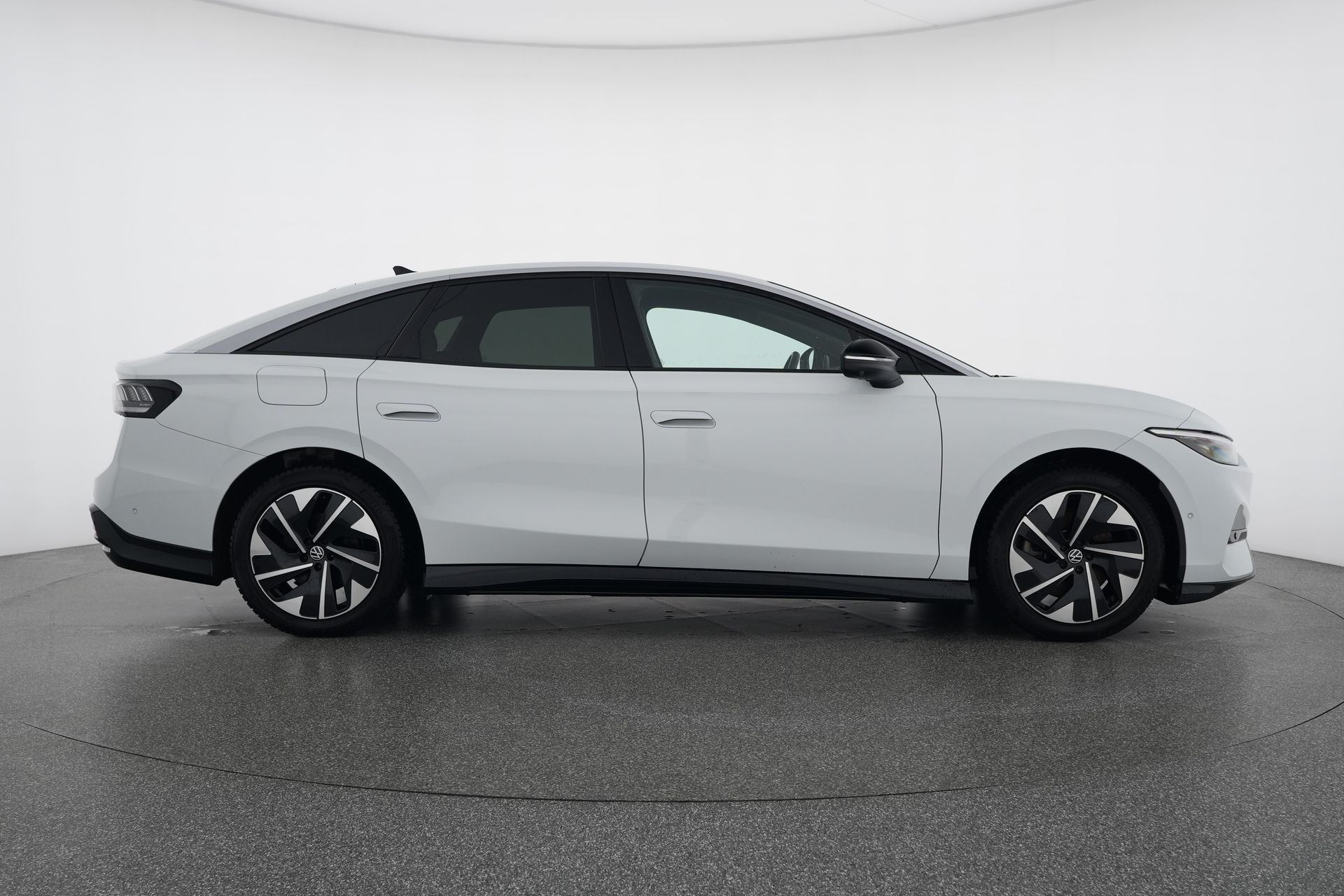 VW ID.7 Pro 77 kWh Pro UNITED-image-5