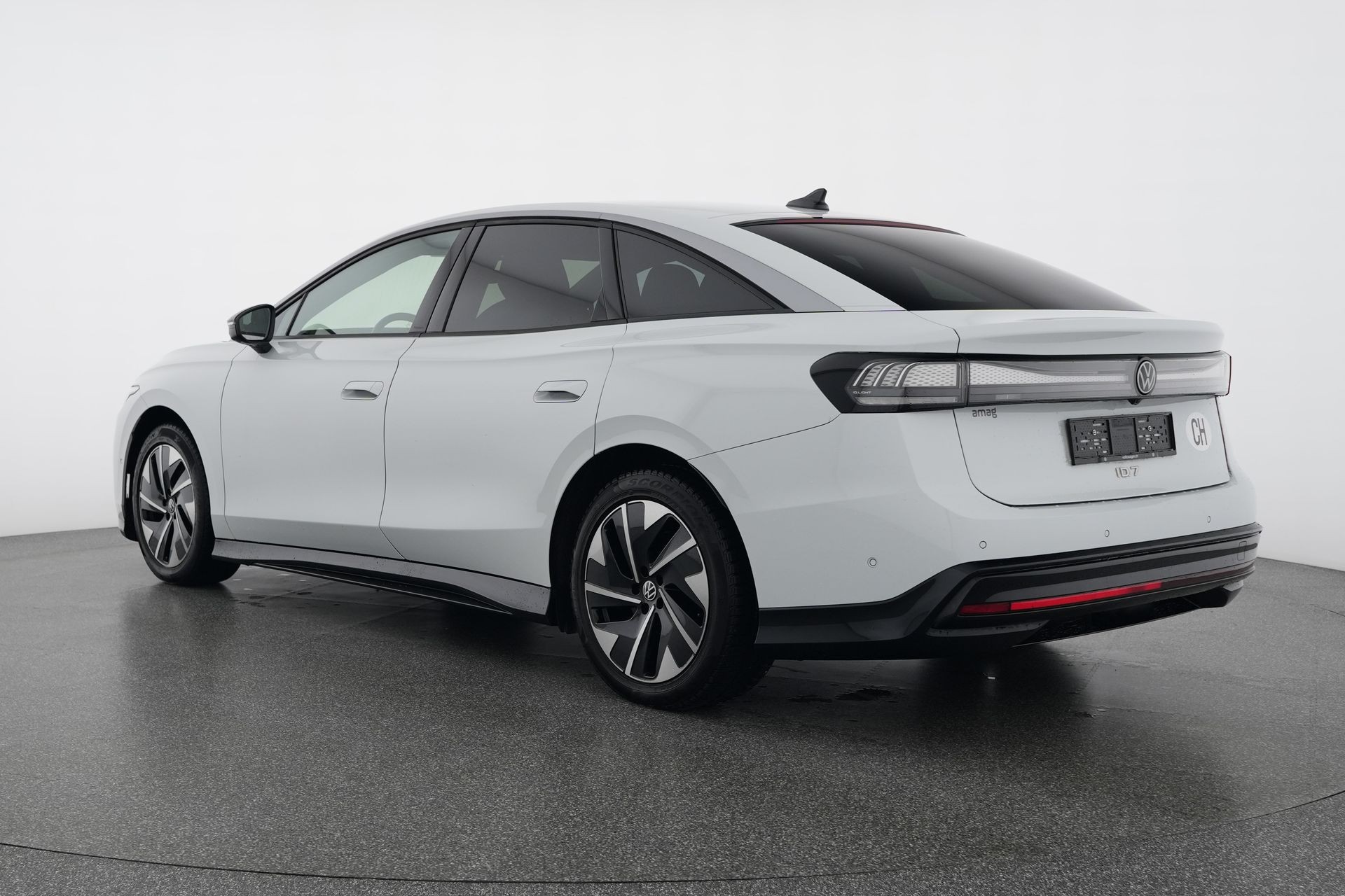 VW ID.7 Pro 77 kWh Pro UNITED-image-3