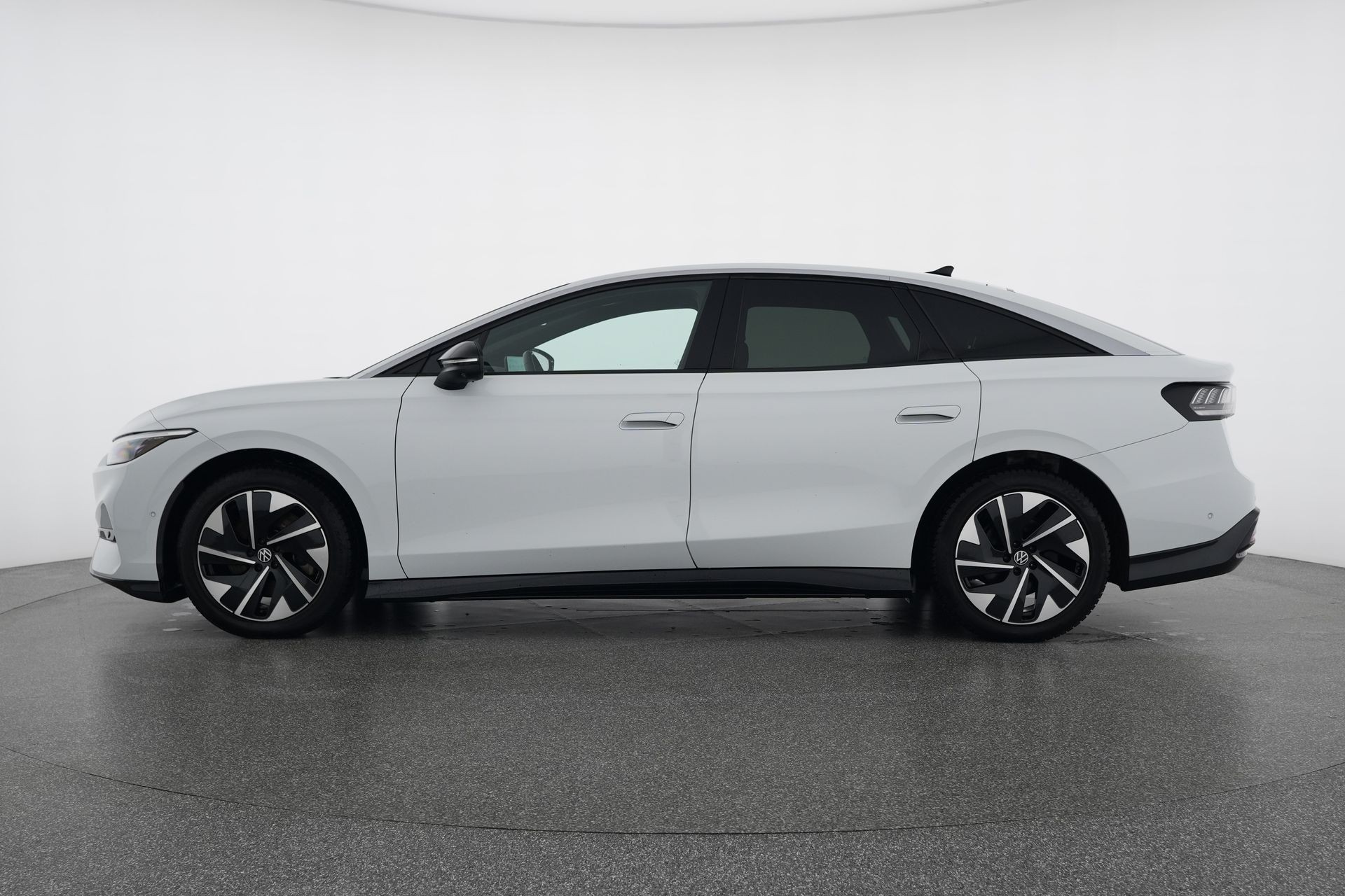 VW ID.7 Pro 77 kWh Pro UNITED-image-2