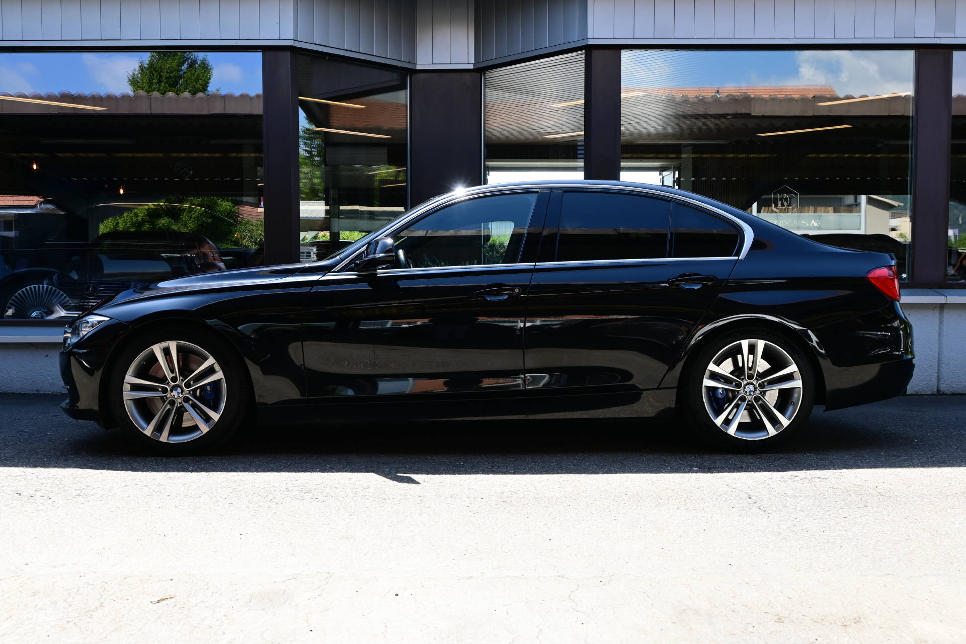 BMW ActiveHybrid 3-showroom-element-3