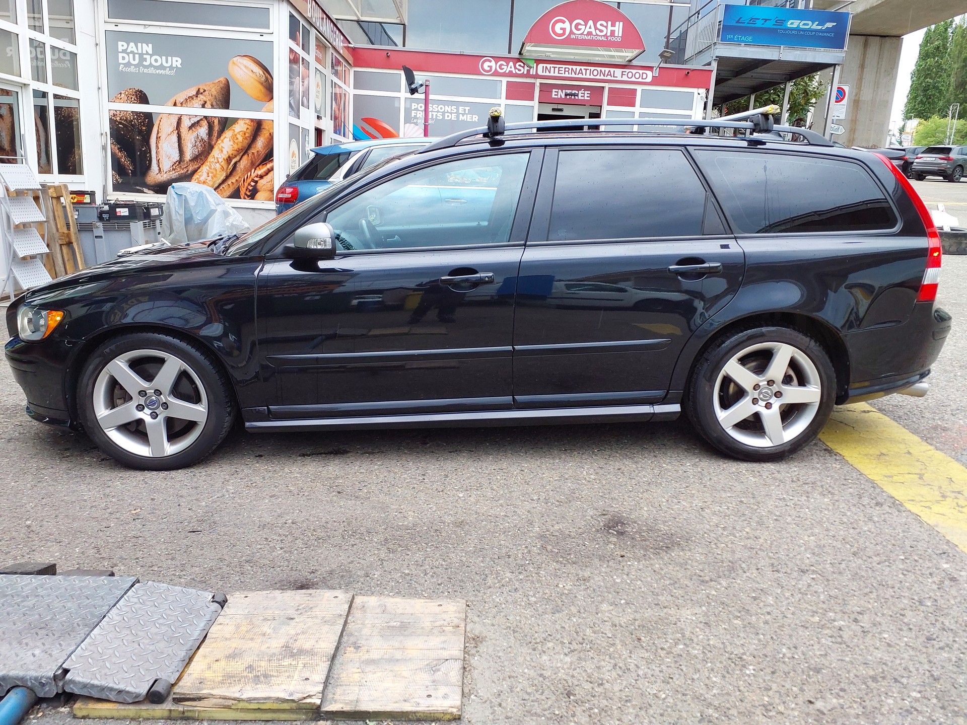 VOLVO V50 D5 Kinetic-image-3