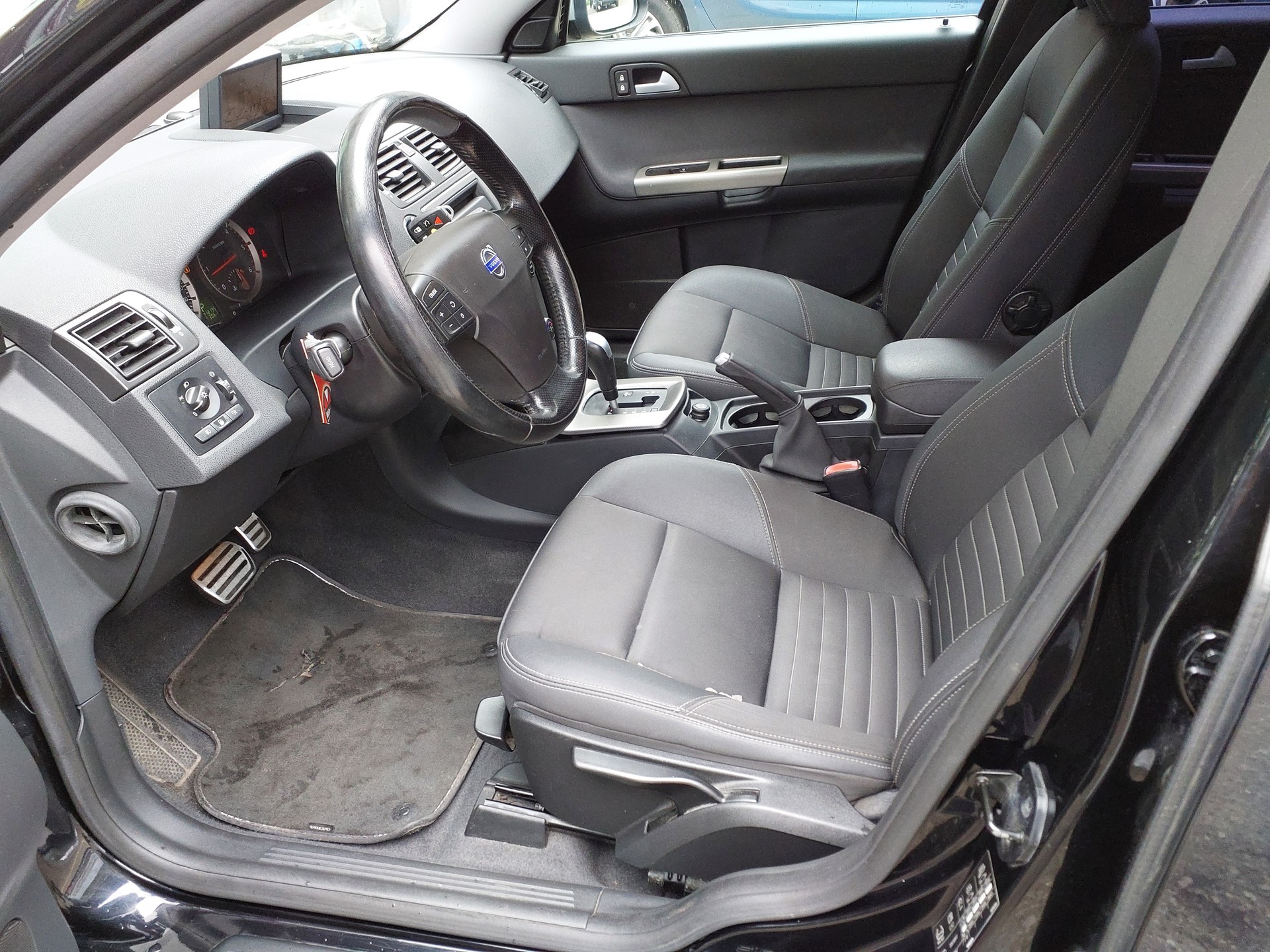 VOLVO V50 D5 Kinetic-image-10