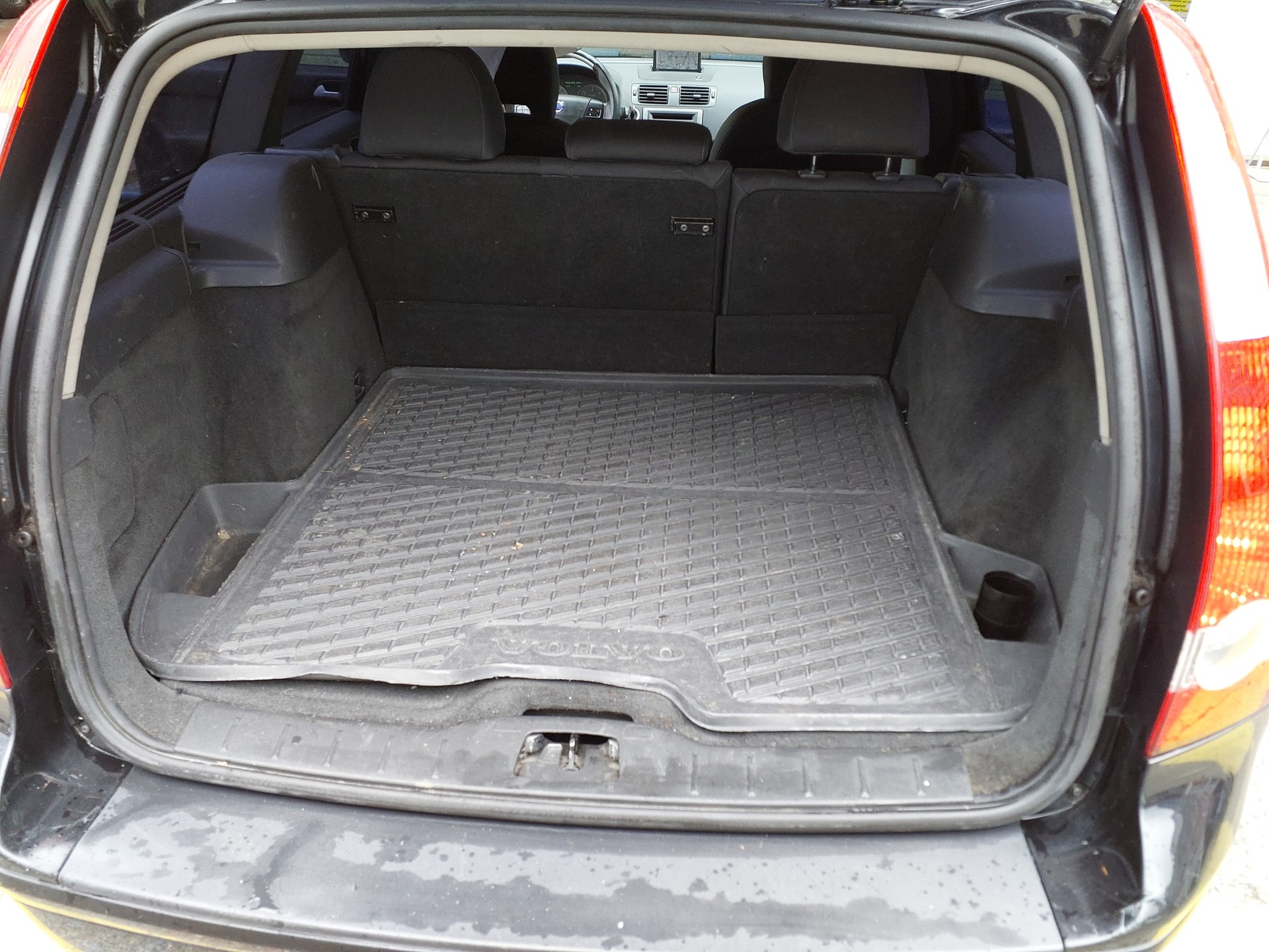 VOLVO V50 D5 Kinetic-image-12