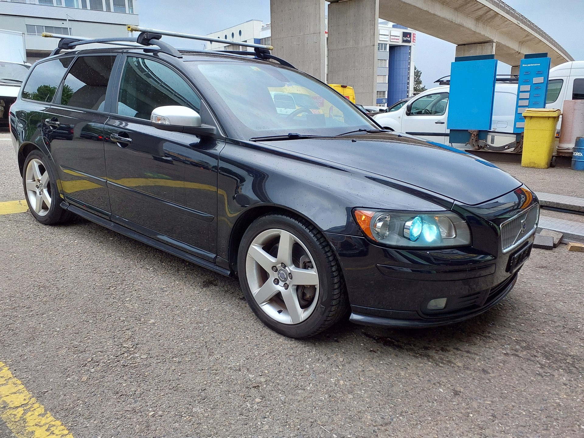 VOLVO V50 D5 Kinetic-image-2