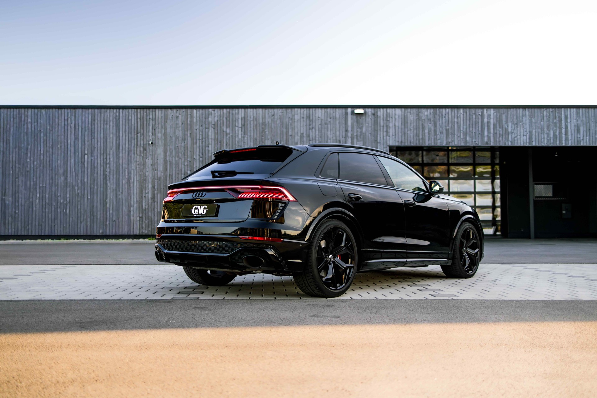 AUDI RSQ8 quattro tiptronic-showroom-element-2